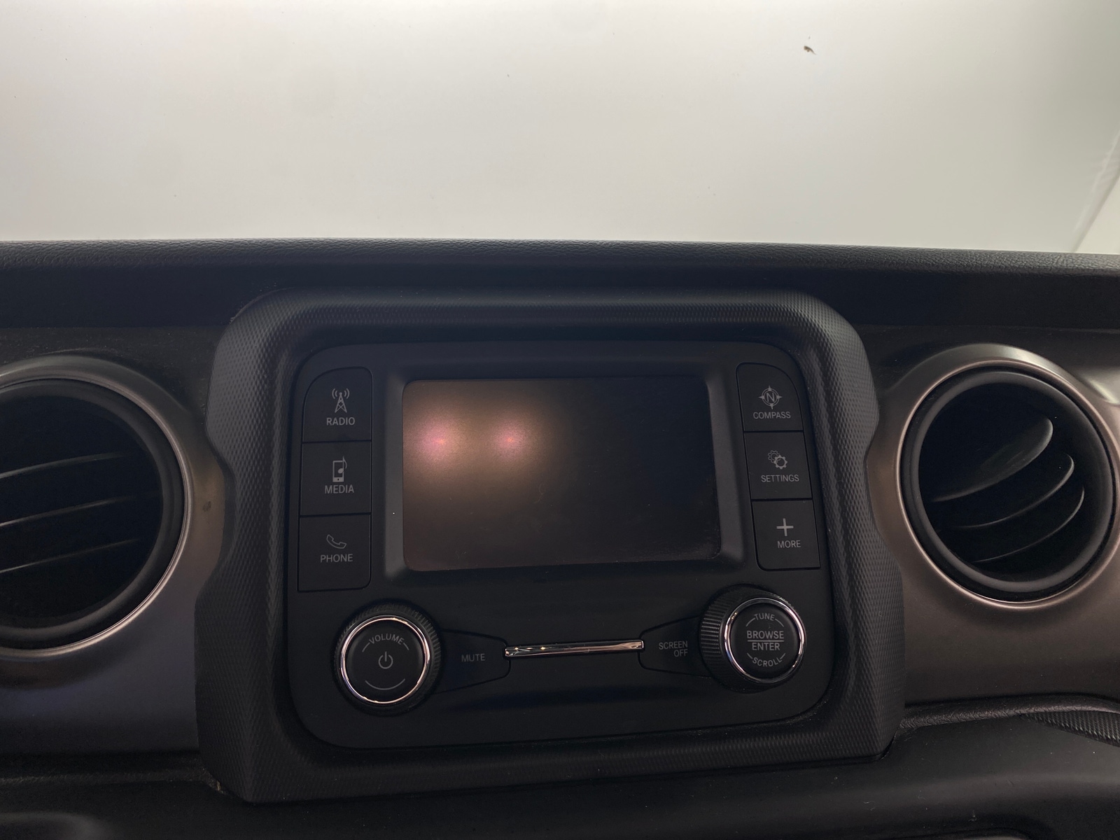 Thumbnail: 2021 Jeep Gladiator - 4
