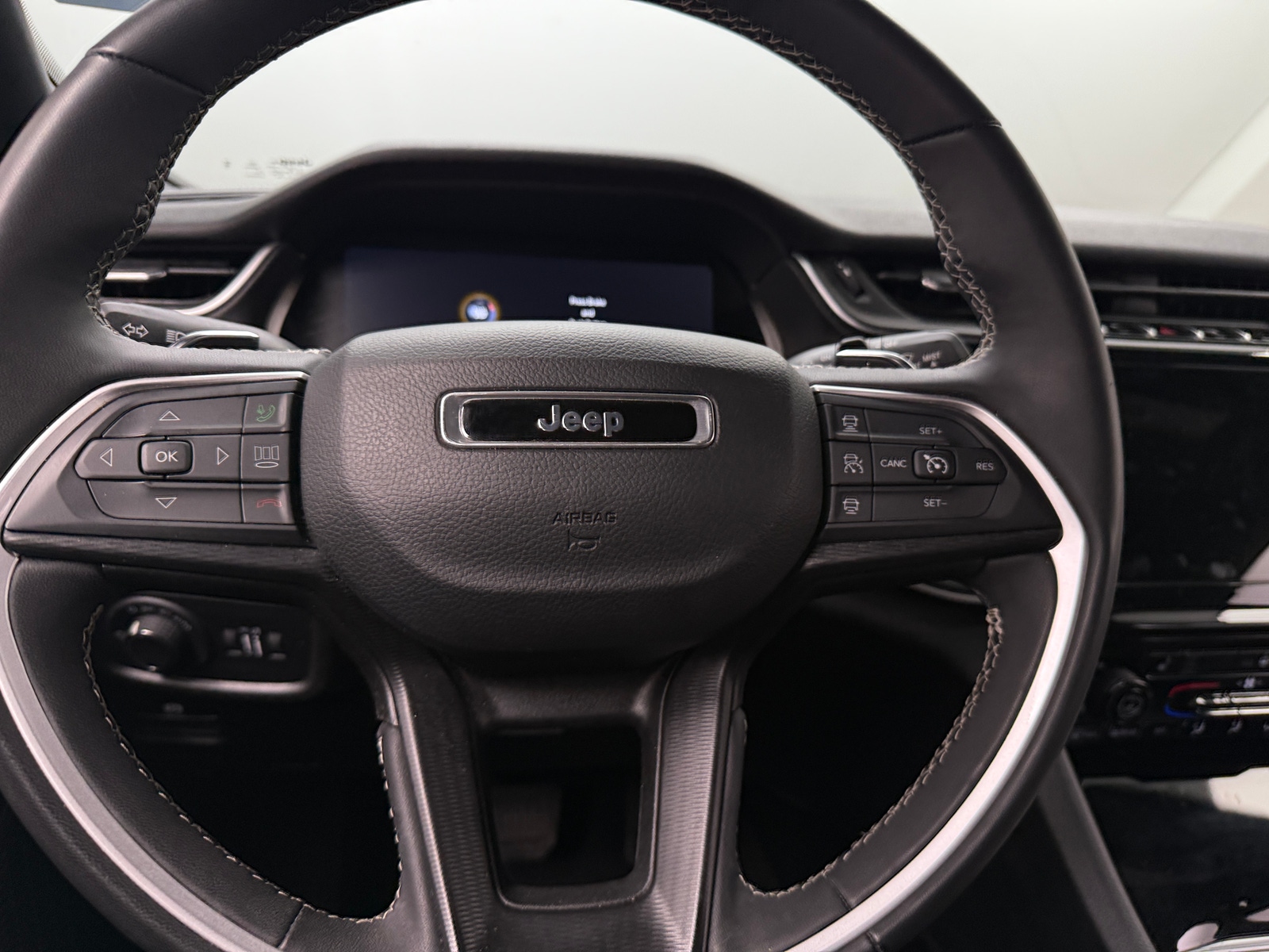 Thumbnail: 2023 Jeep Grand Cherokee L - 4