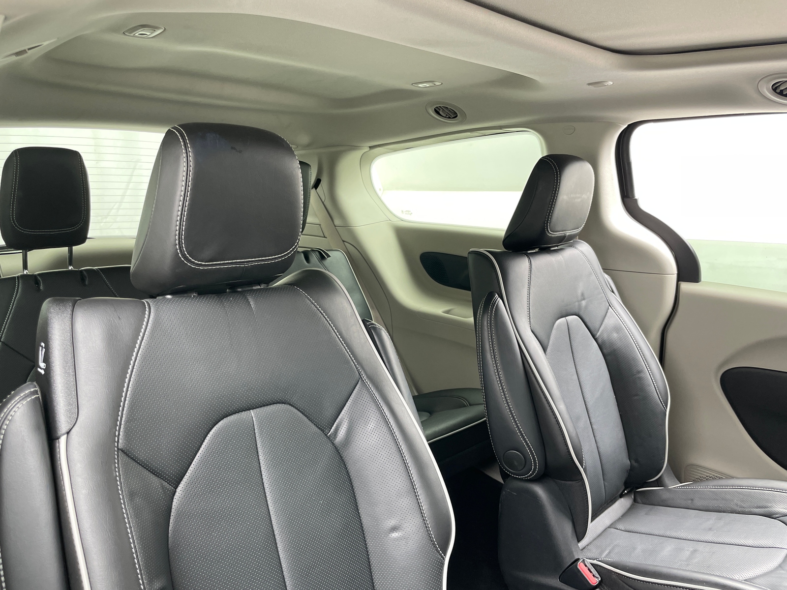 Thumbnail: 2022 Chrysler Pacifica - 5
