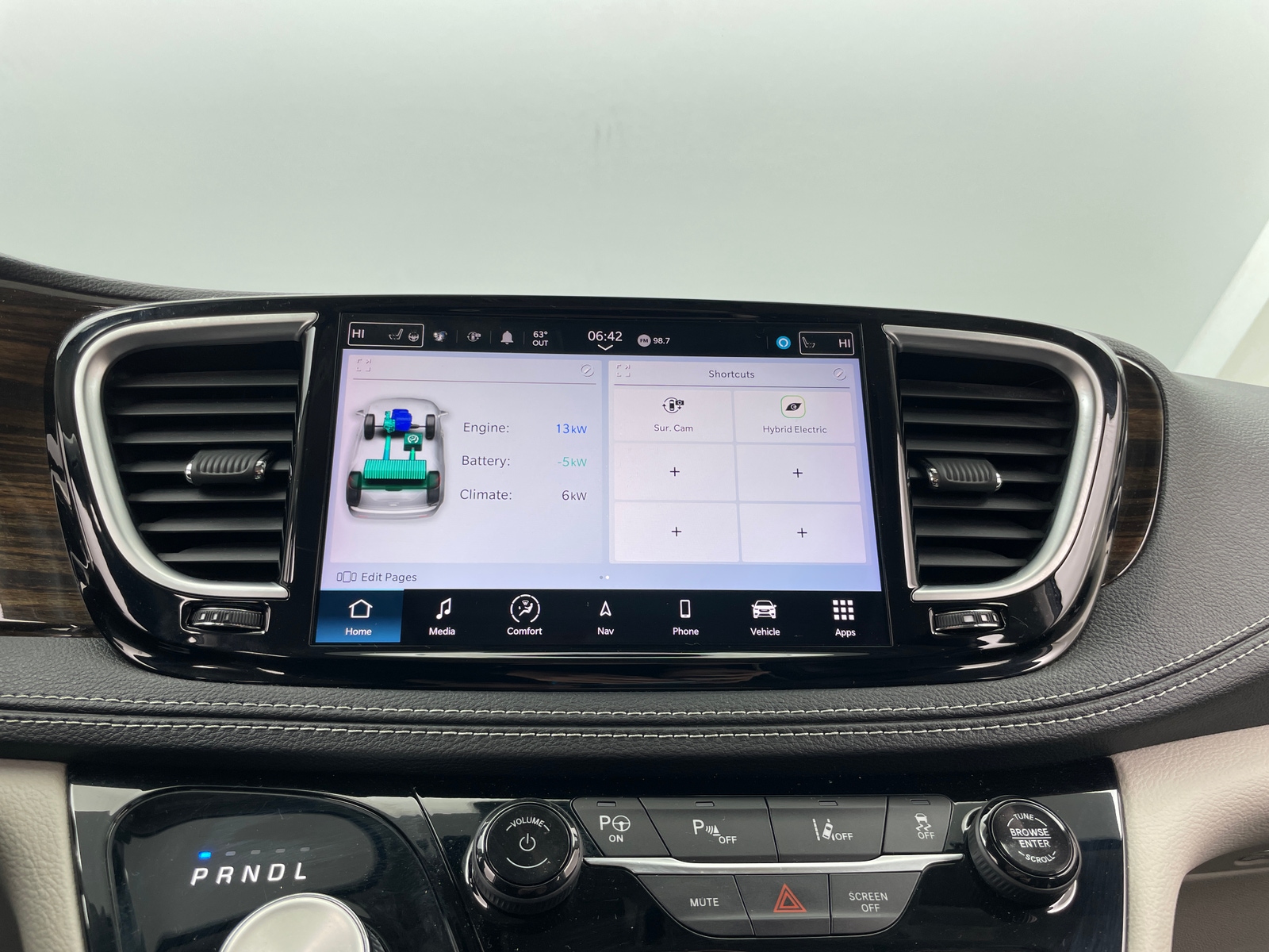 Thumbnail: 2022 Chrysler Pacifica - 3