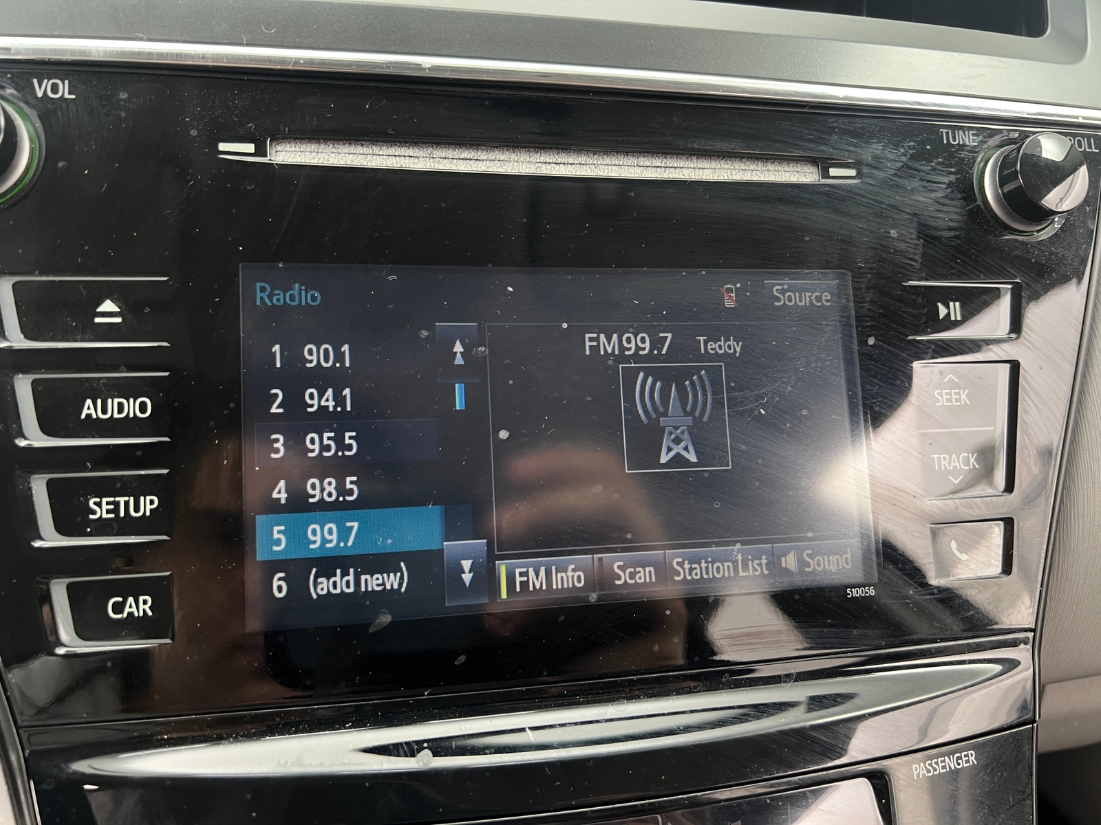 Thumbnail: 2015 Toyota Prius v - 3