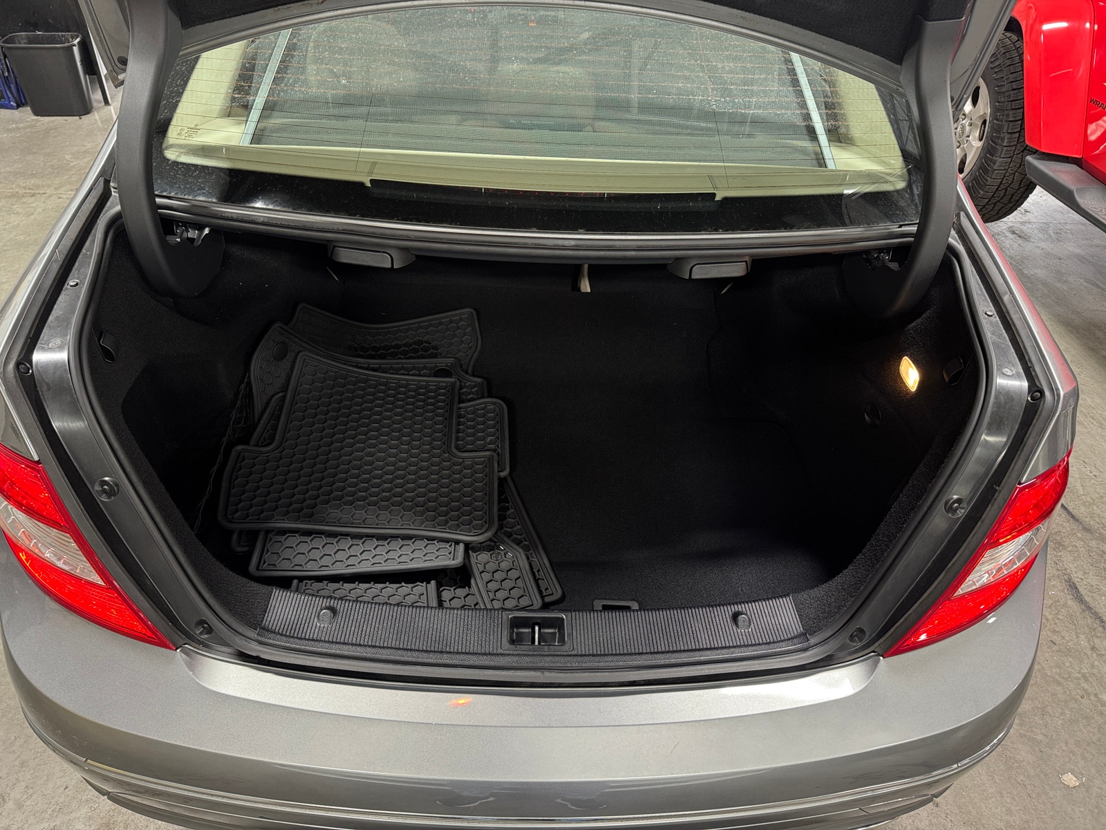 Thumbnail: 2011 Mercedes-Benz C-Class - 6