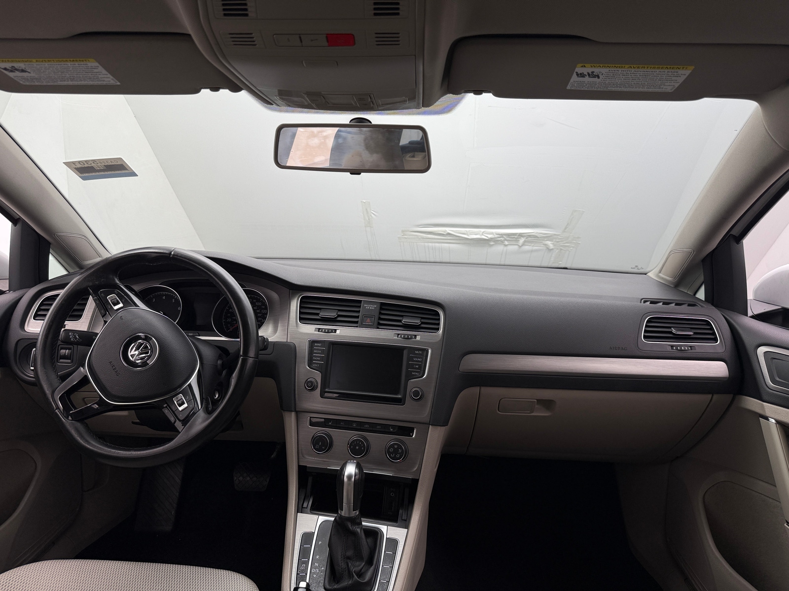 Thumbnail: 2017 Volkswagen e-Golf - 3