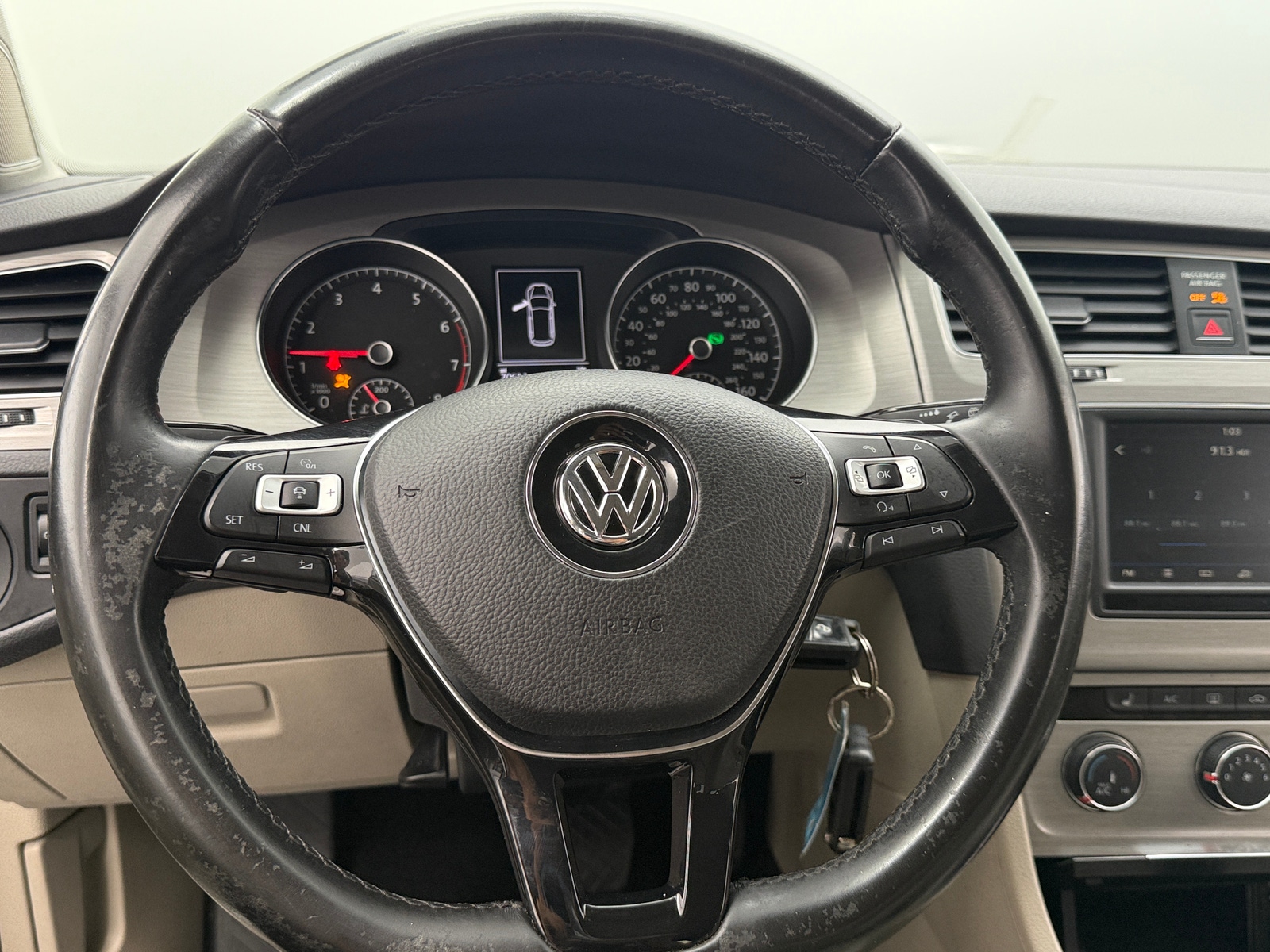 Thumbnail: 2017 Volkswagen e-Golf - 5