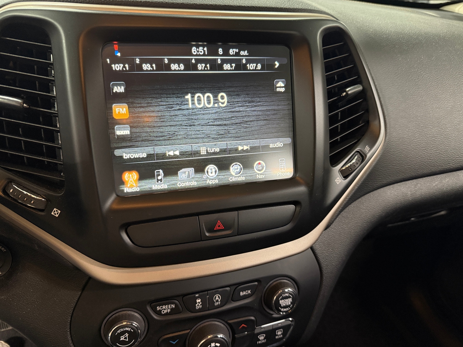 Thumbnail: 2017 Jeep Cherokee - 4