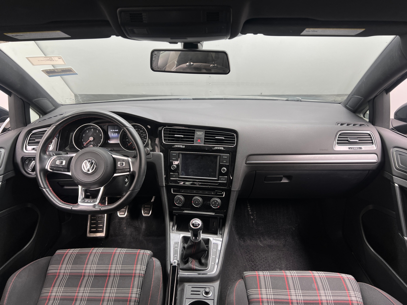 Thumbnail: 2018 Volkswagen Golf - 3