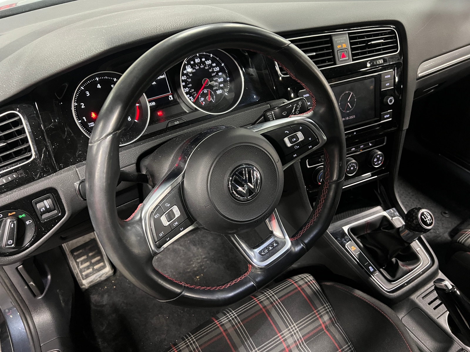 Thumbnail: 2018 Volkswagen Golf - 5