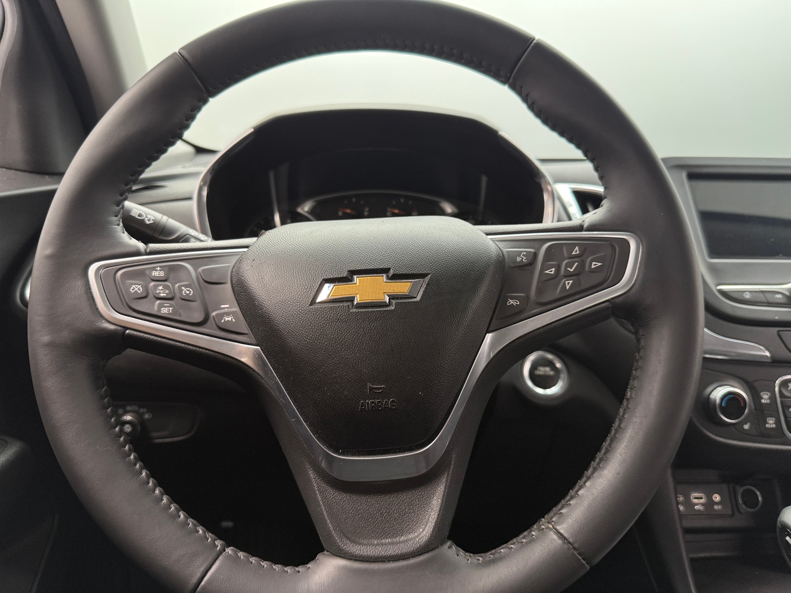 Thumbnail: 2022 Chevrolet Equinox - 5