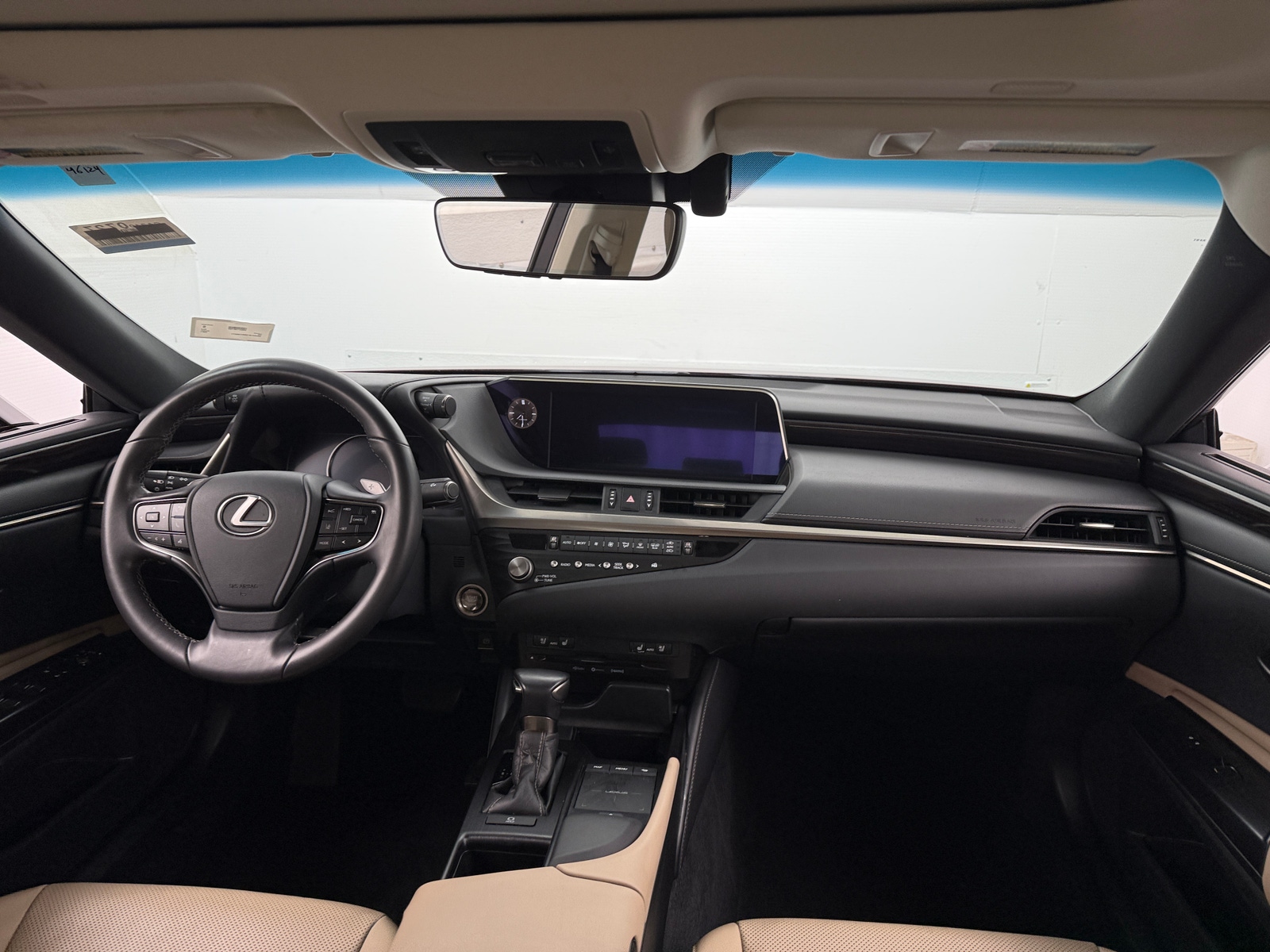 Thumbnail: 2021 Lexus ES - 2