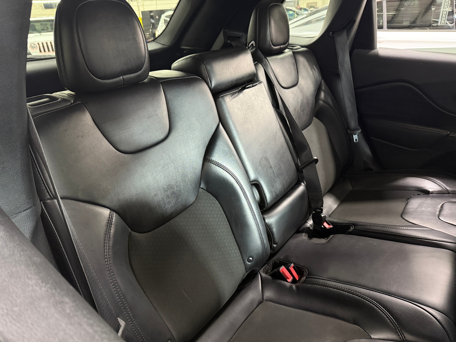 Thumbnail: 2019 Jeep Cherokee - 6