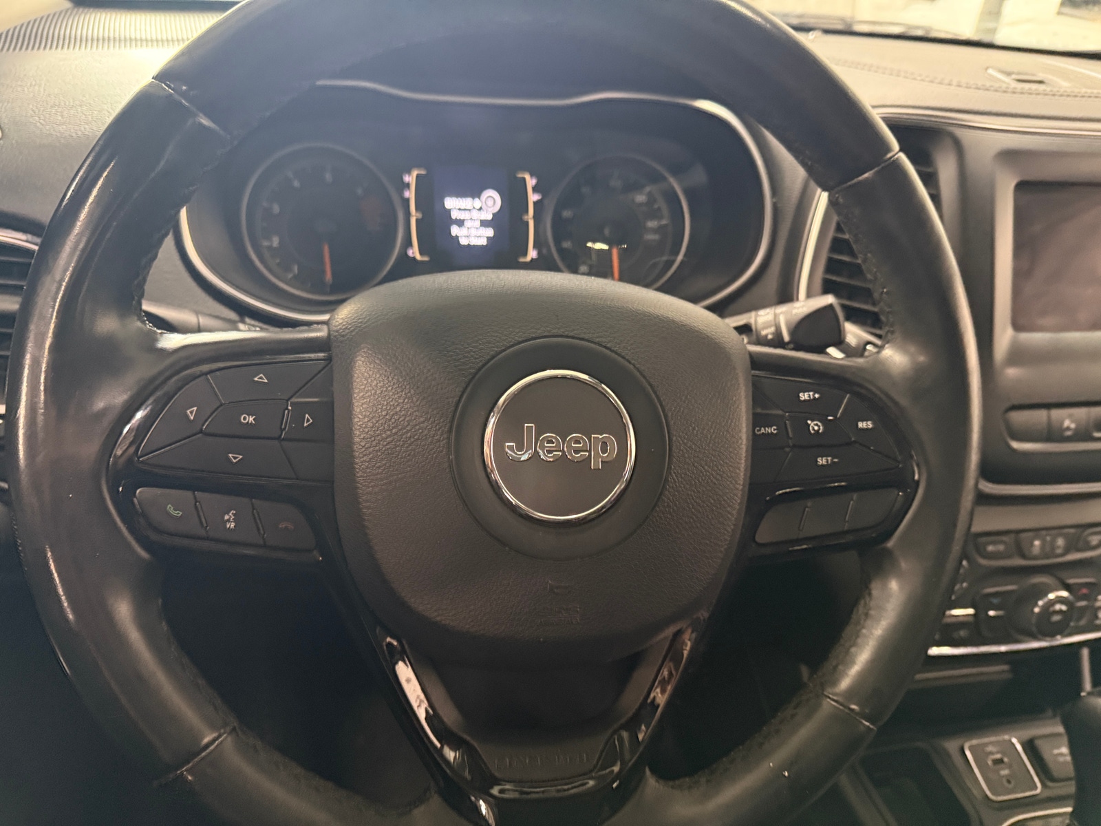 Thumbnail: 2019 Jeep Cherokee - 5
