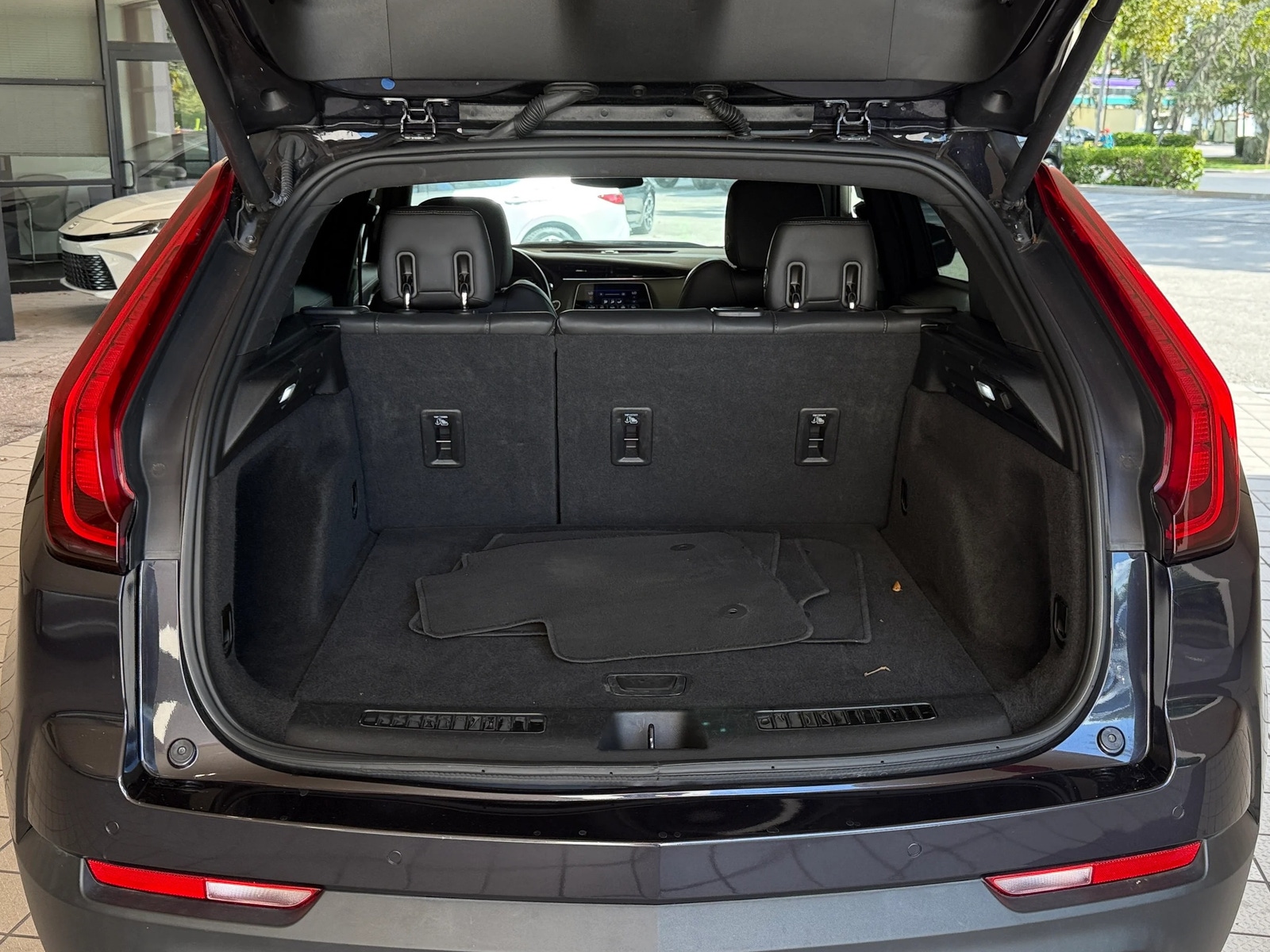 Thumbnail: 2023 Cadillac XT4 - 3