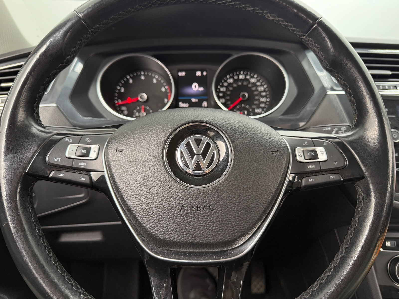 Thumbnail: 2019 Volkswagen Tiguan - 4