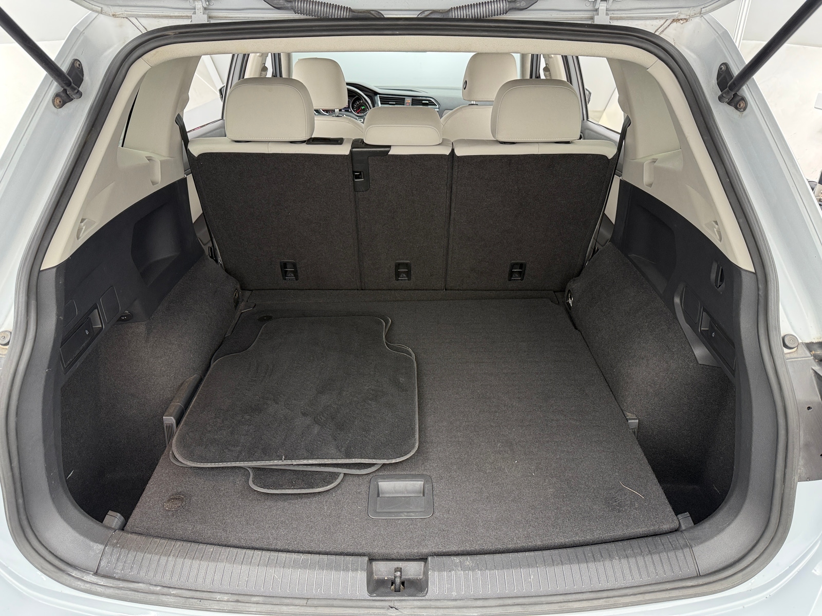 Thumbnail: 2019 Volkswagen Tiguan - 6