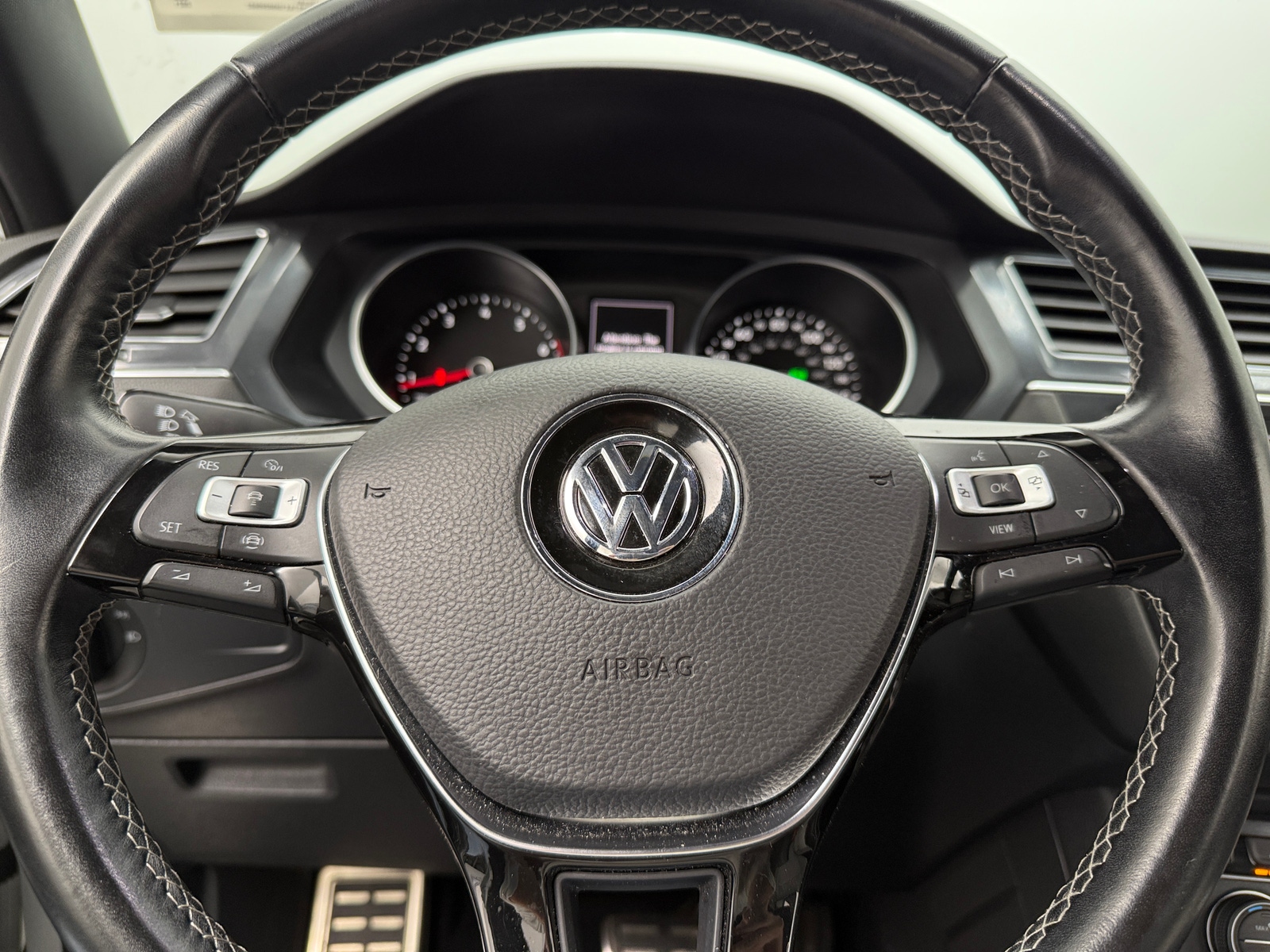 Thumbnail: 2021 Volkswagen Tiguan - 4