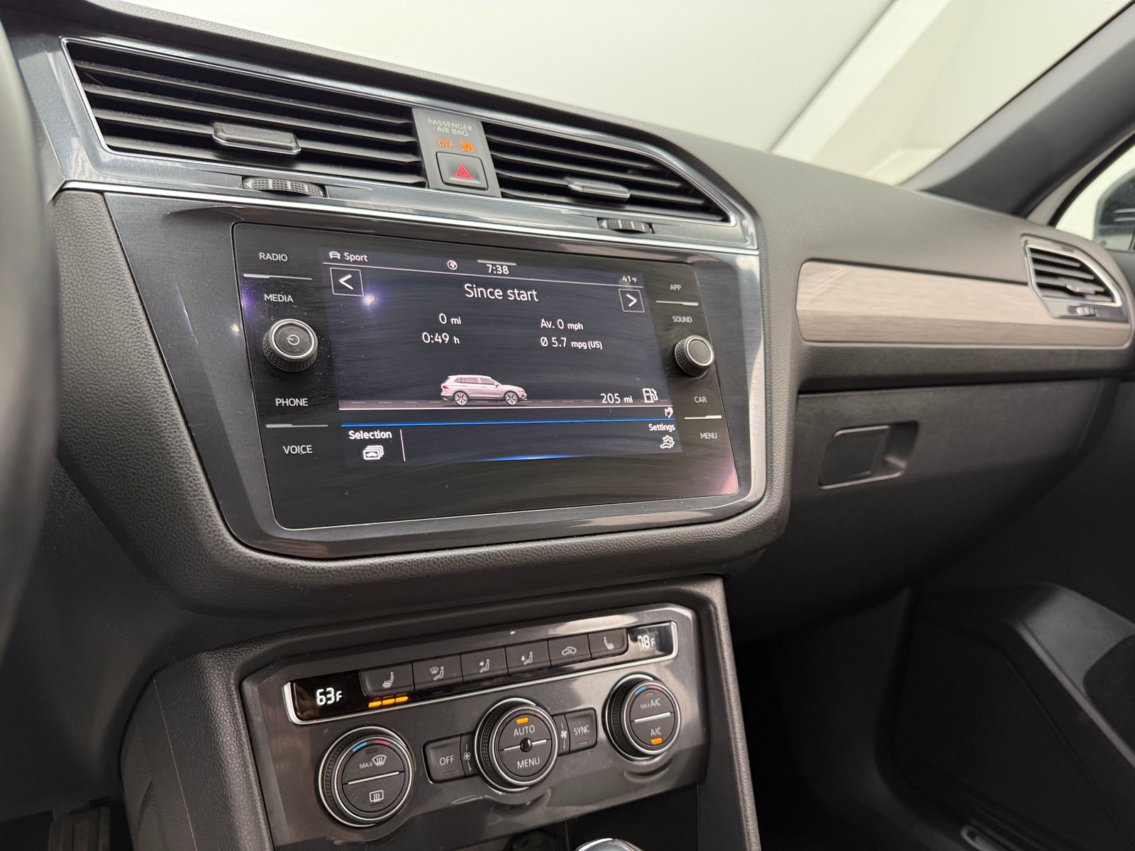 Thumbnail: 2021 Volkswagen Tiguan - 3