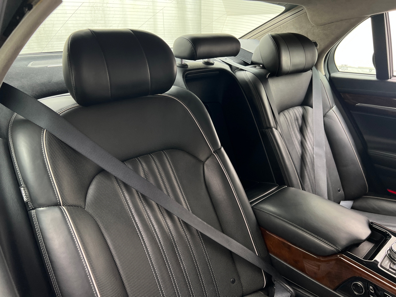 Thumbnail: 2017 Genesis G90 - 5