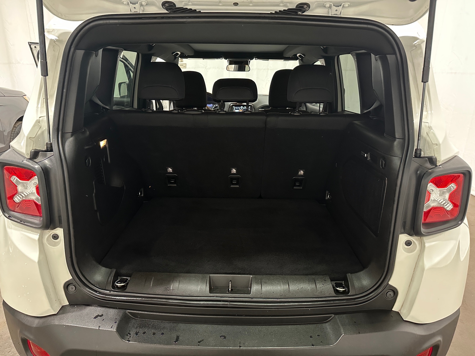 Thumbnail: 2021 Jeep Renegade - 7