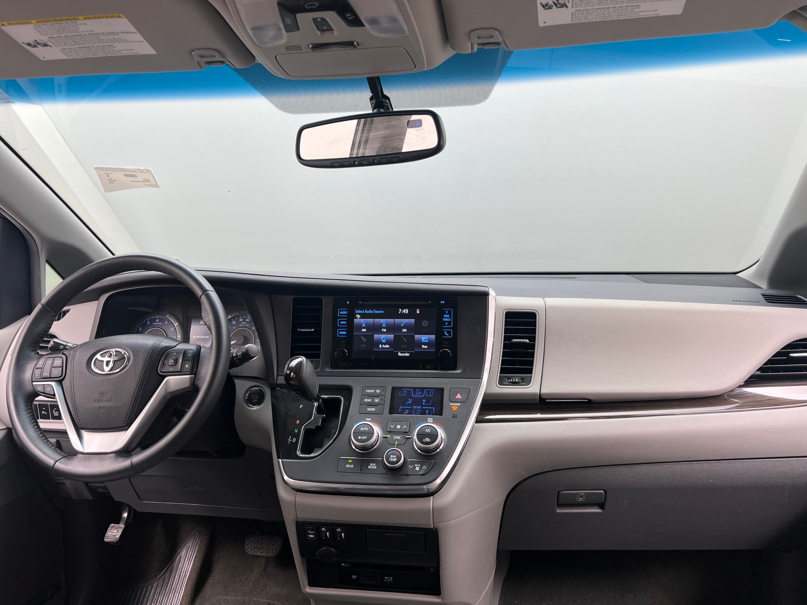 Thumbnail: 2017 Toyota Sienna - 2