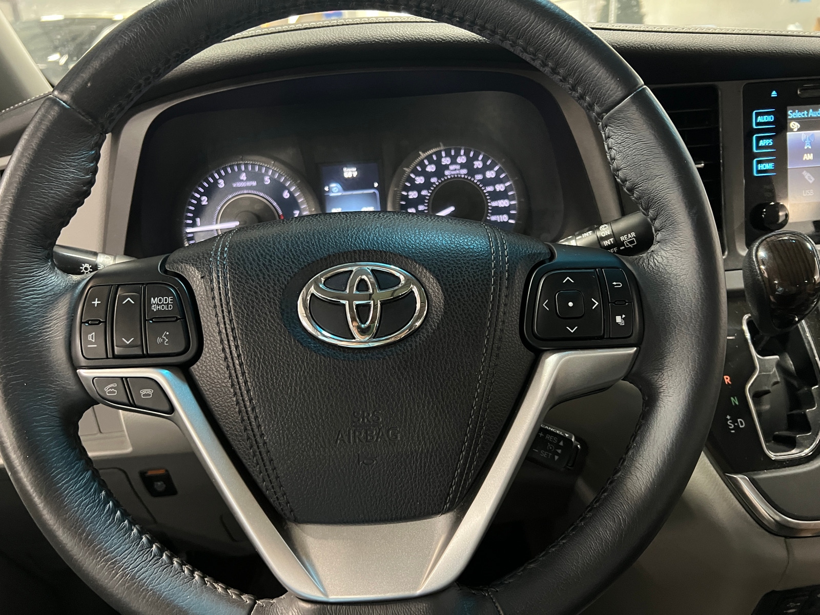 Thumbnail: 2017 Toyota Sienna - 4