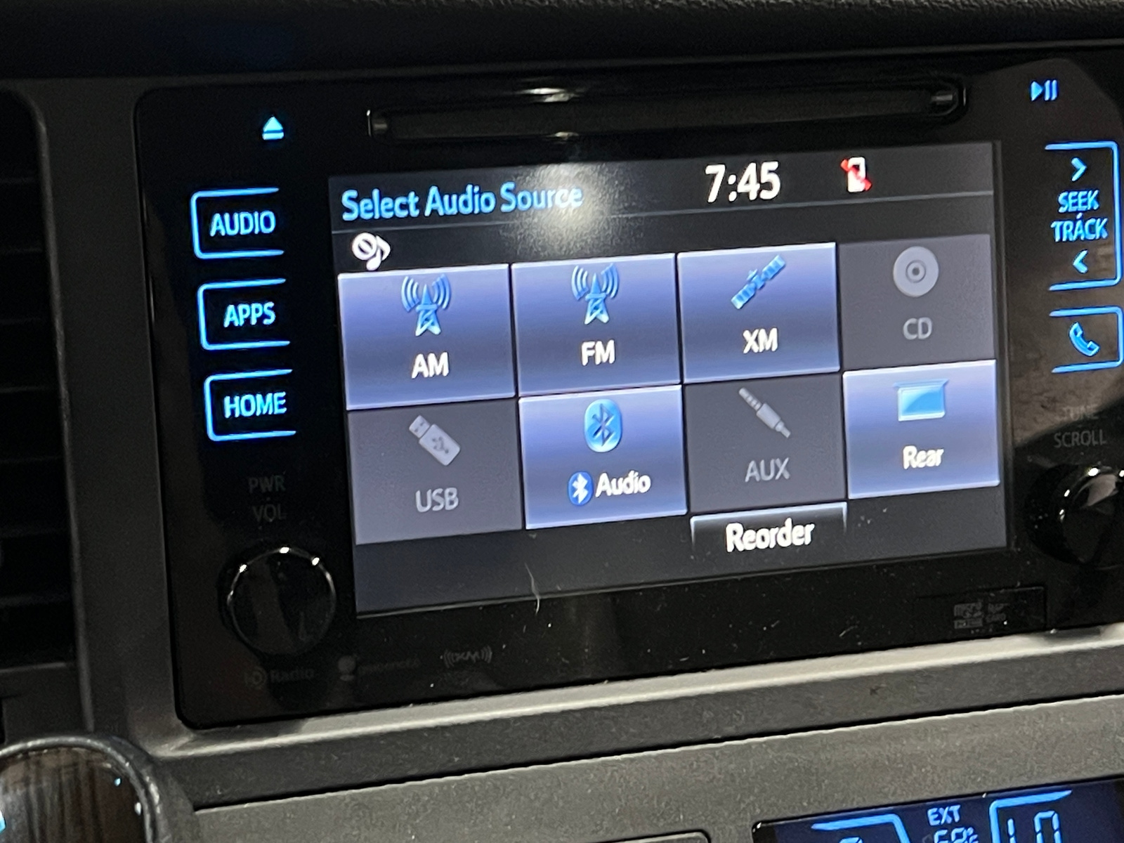 Thumbnail: 2017 Toyota Sienna - 3