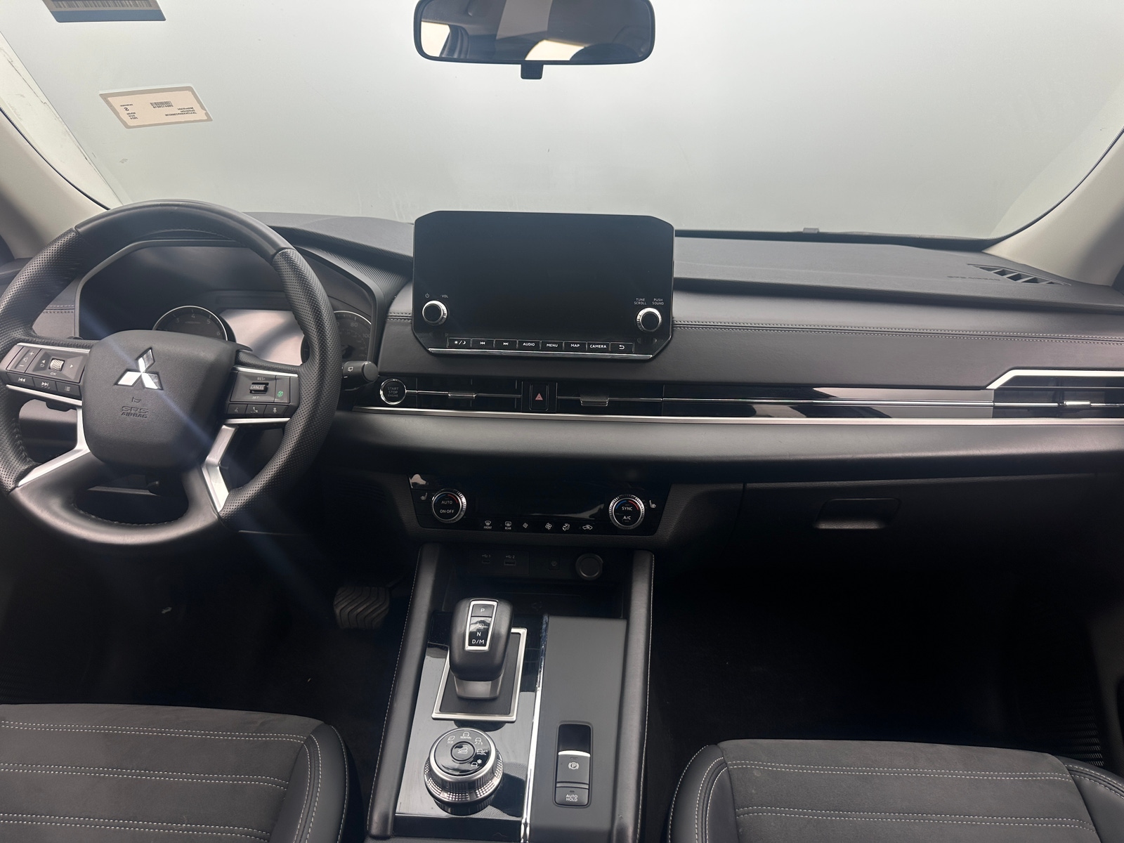 Thumbnail: 2024 Mitsubishi Outlander - 2
