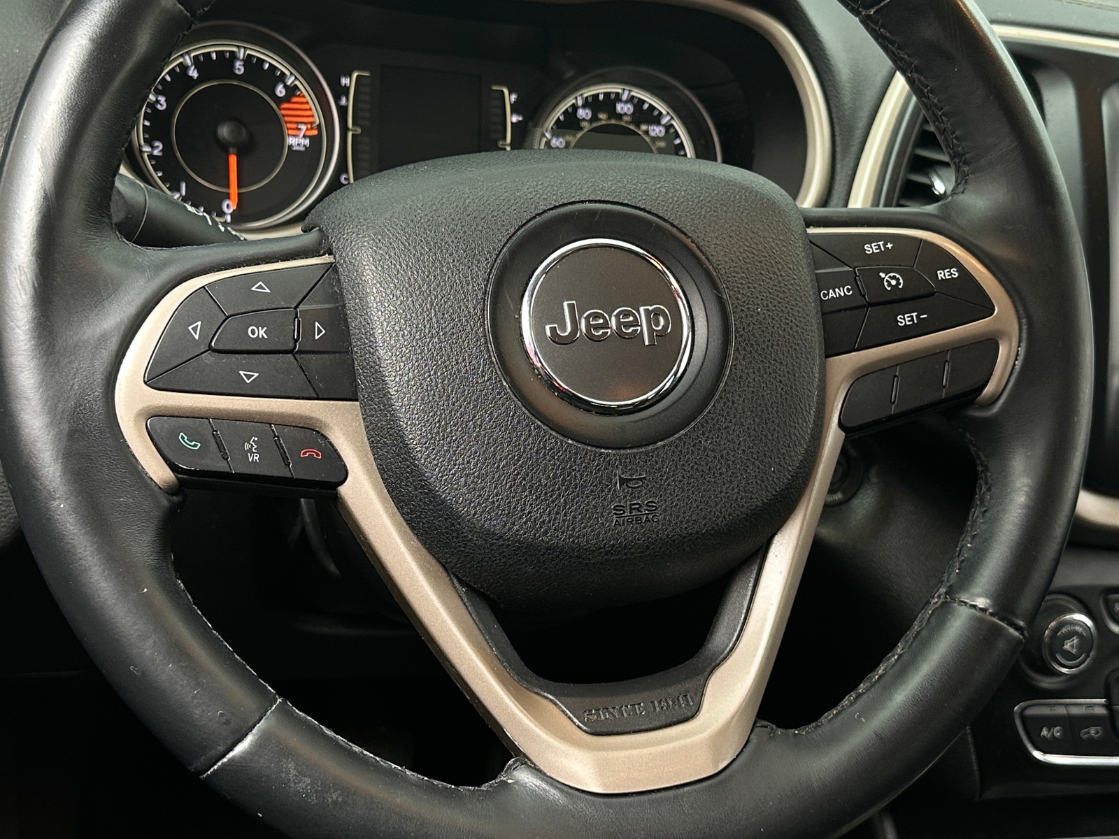 Thumbnail: 2017 Jeep Cherokee - 5