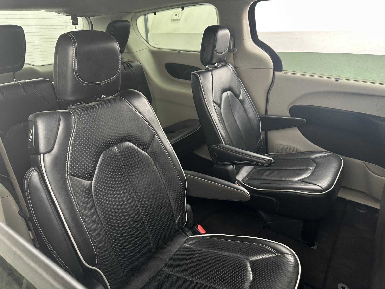 Thumbnail: 2022 Chrysler Pacifica - 5