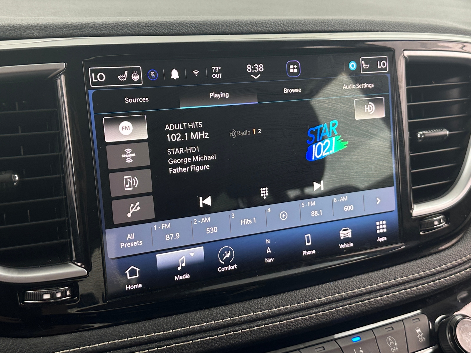 Thumbnail: 2022 Chrysler Pacifica - 3