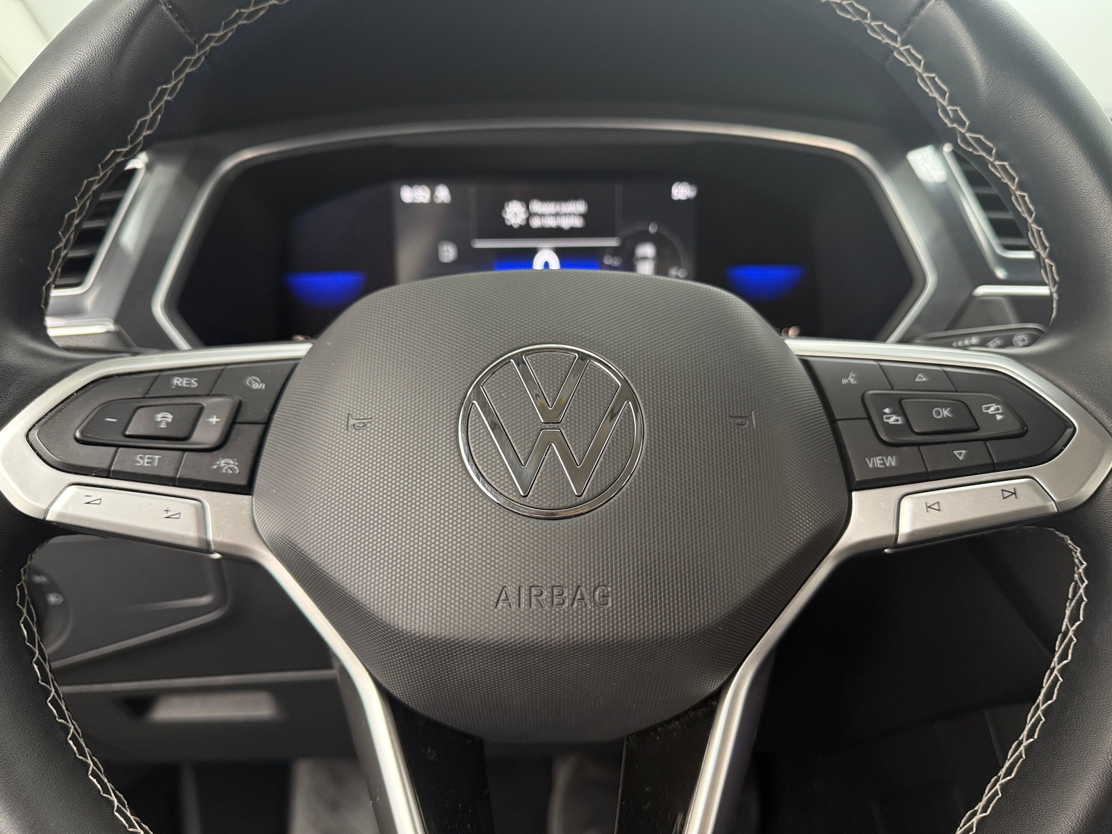 Thumbnail: 2022 Volkswagen Tiguan - 4