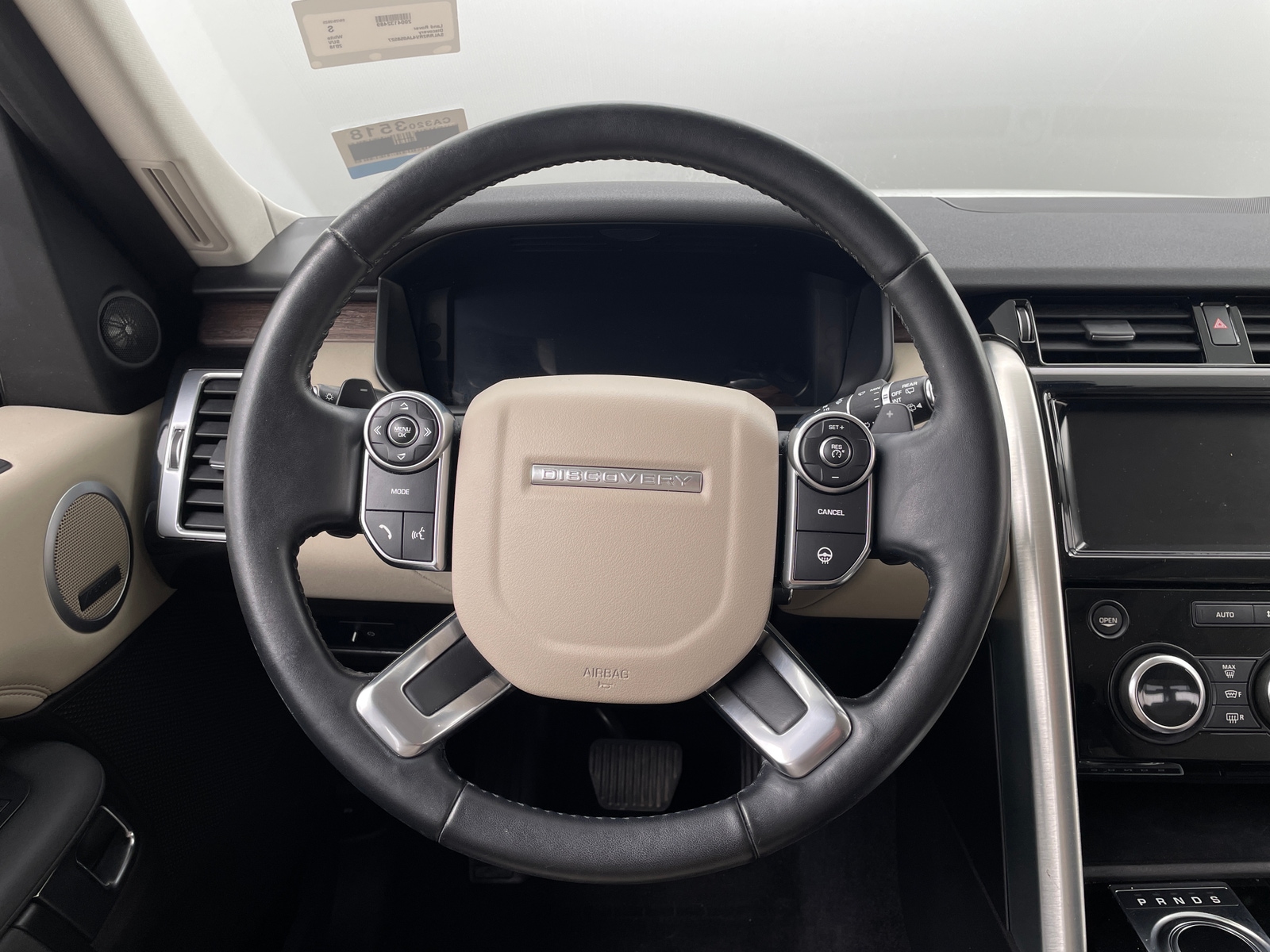 Thumbnail: 2018 Land Rover Discovery - 4