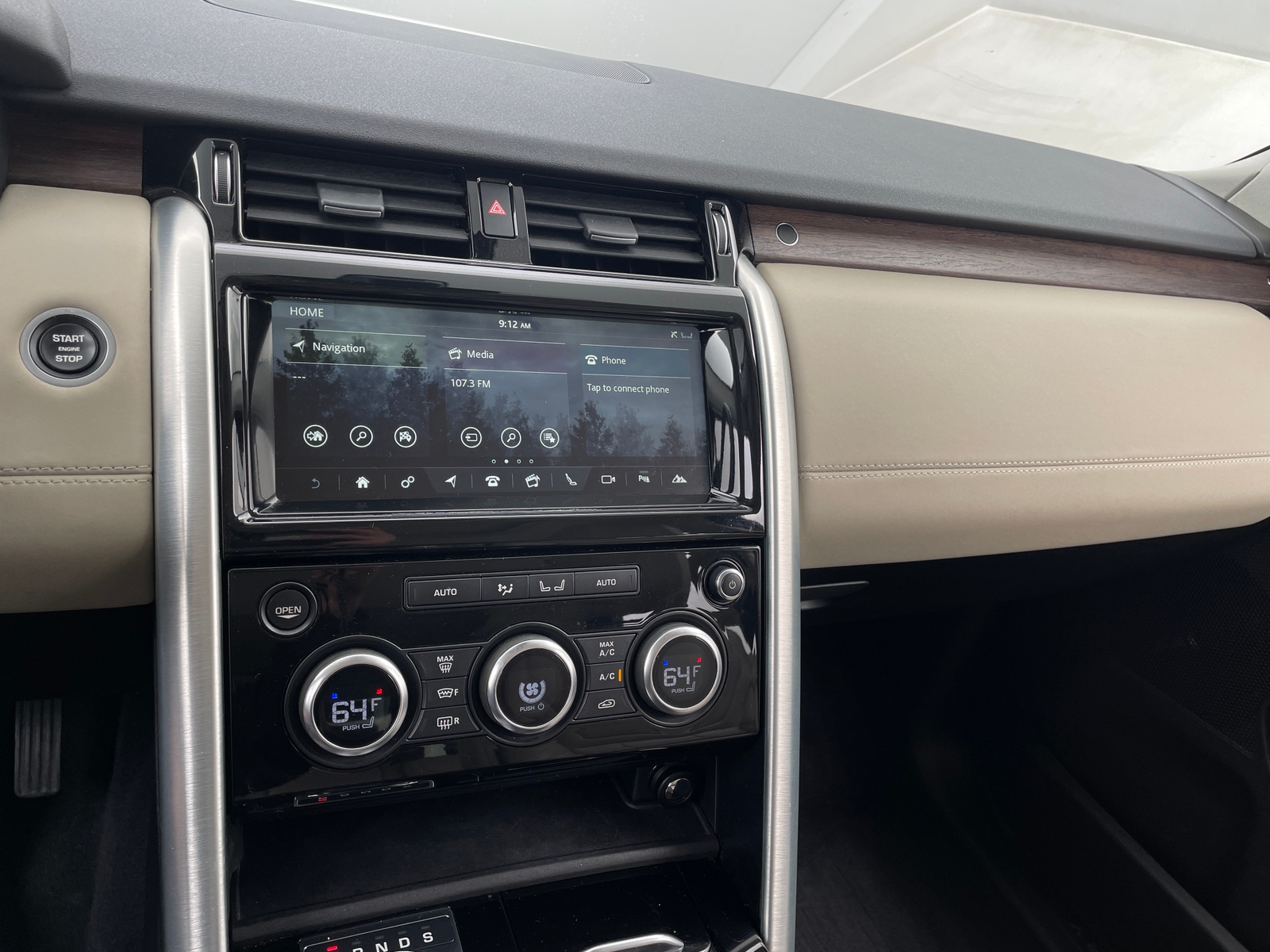 Thumbnail: 2018 Land Rover Discovery - 3