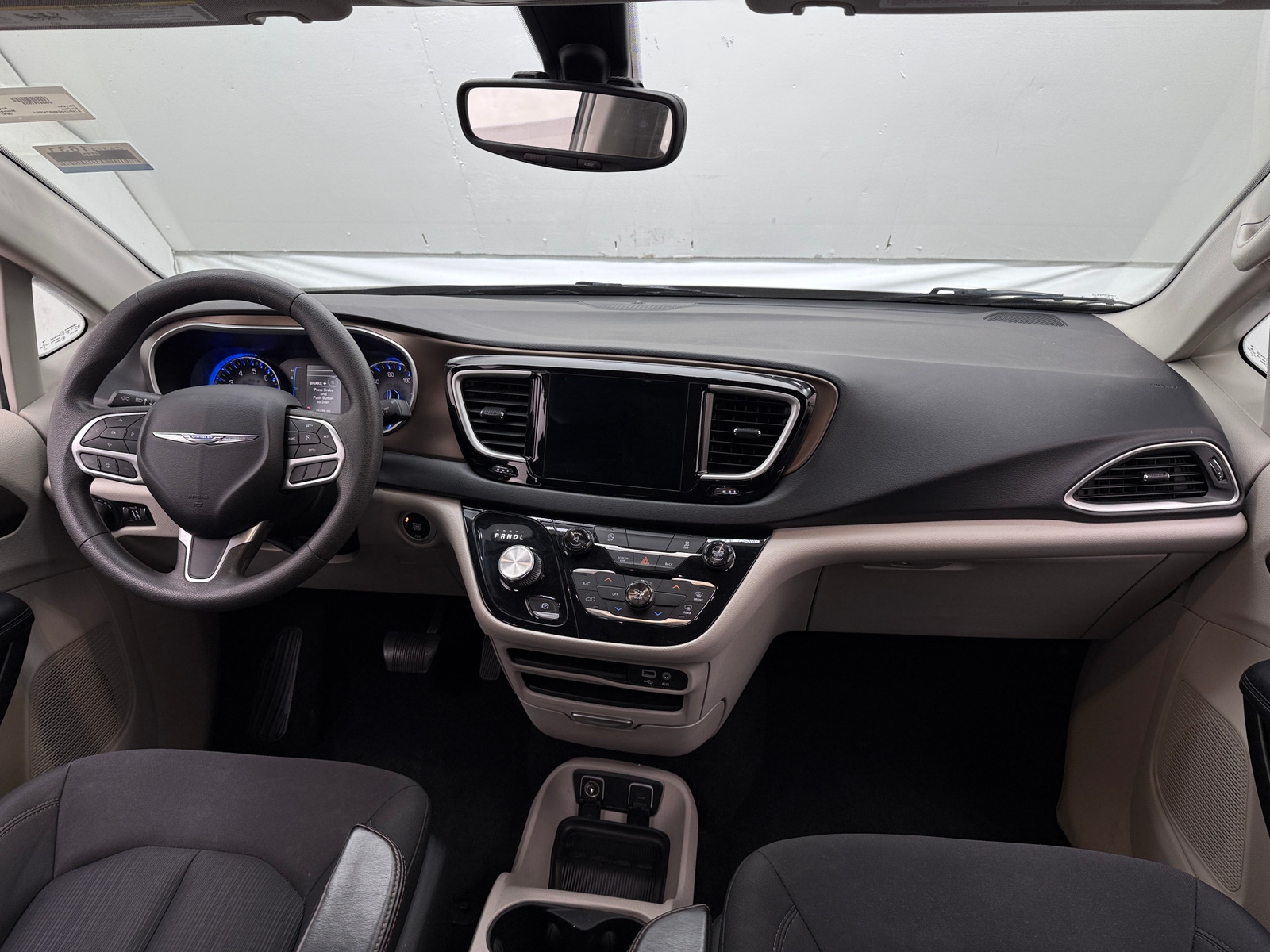 Thumbnail: 2017 Chrysler Pacifica - 3