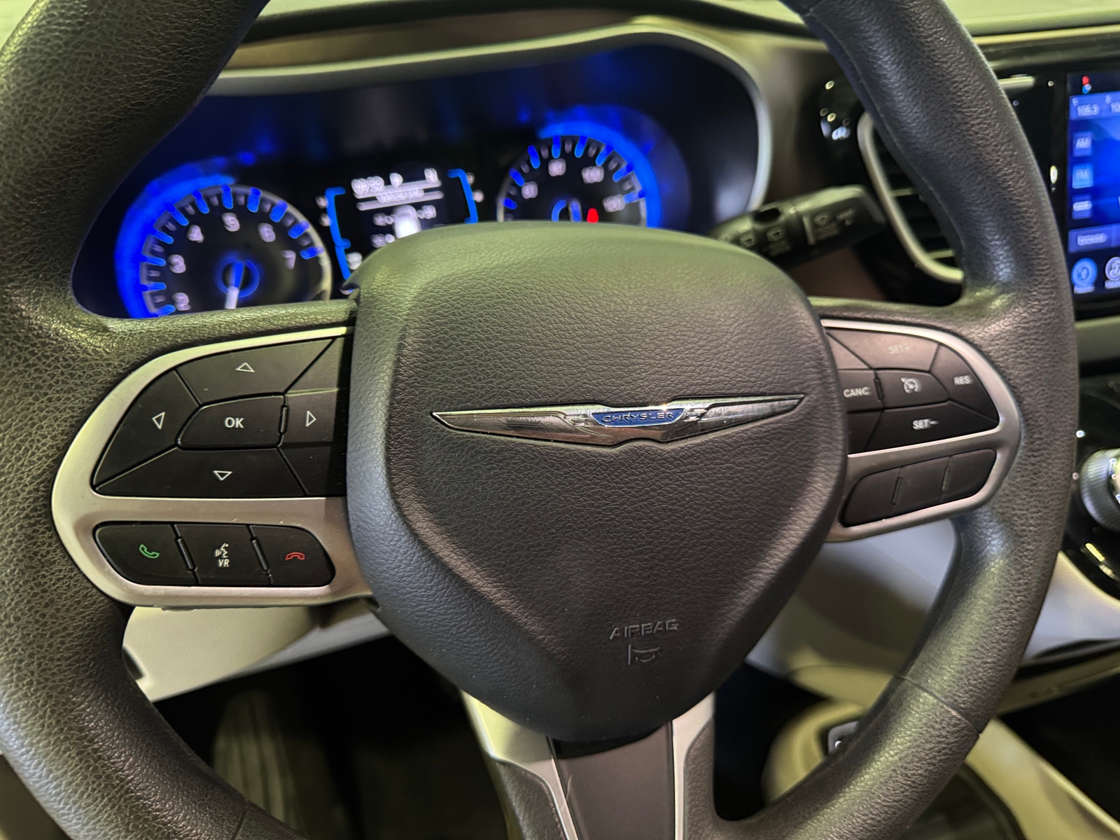 Thumbnail: 2017 Chrysler Pacifica - 5
