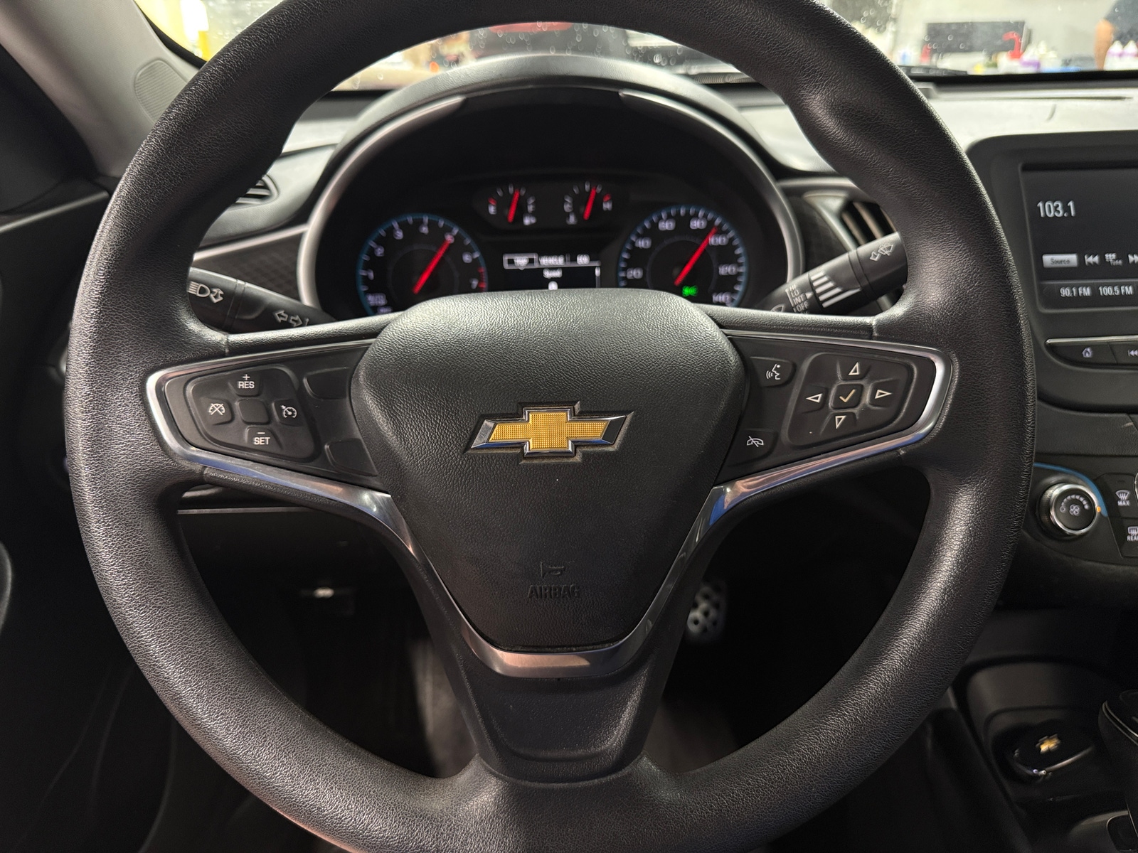 Thumbnail: 2017 Chevrolet Malibu - 5