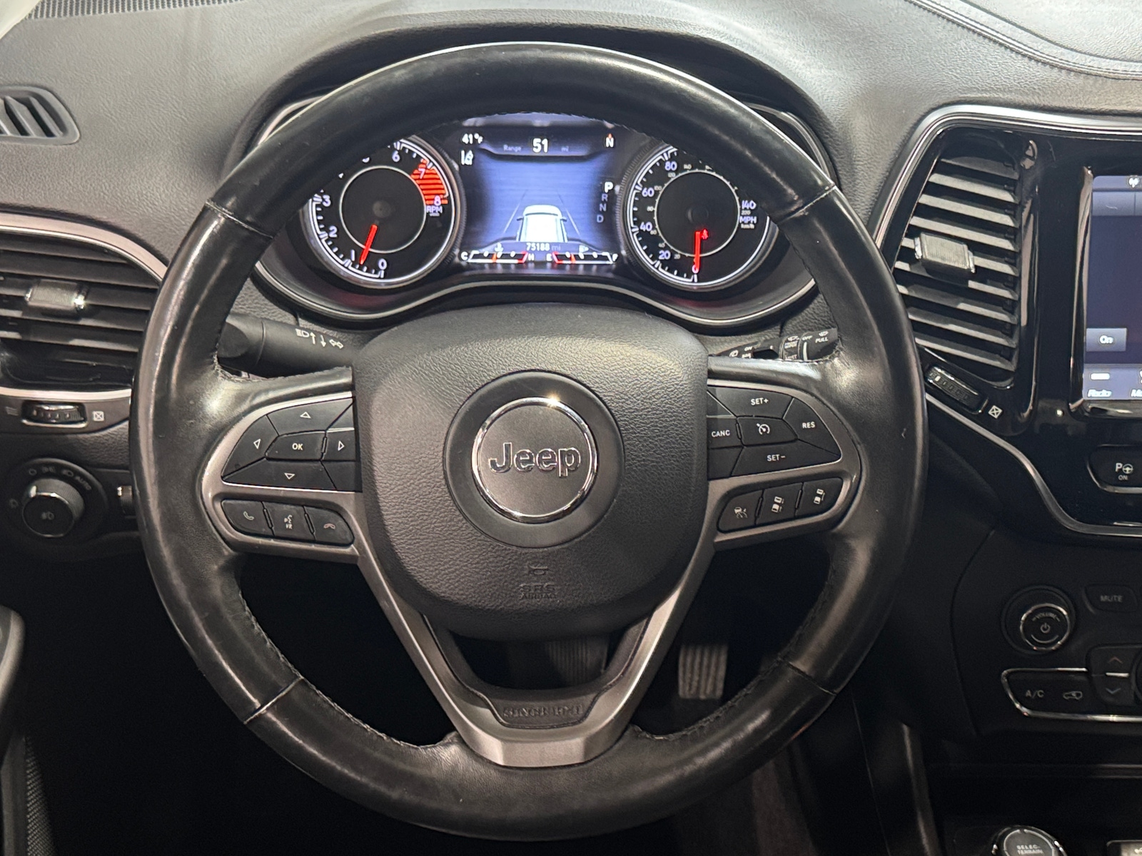 Thumbnail: 2019 Jeep Cherokee - 5