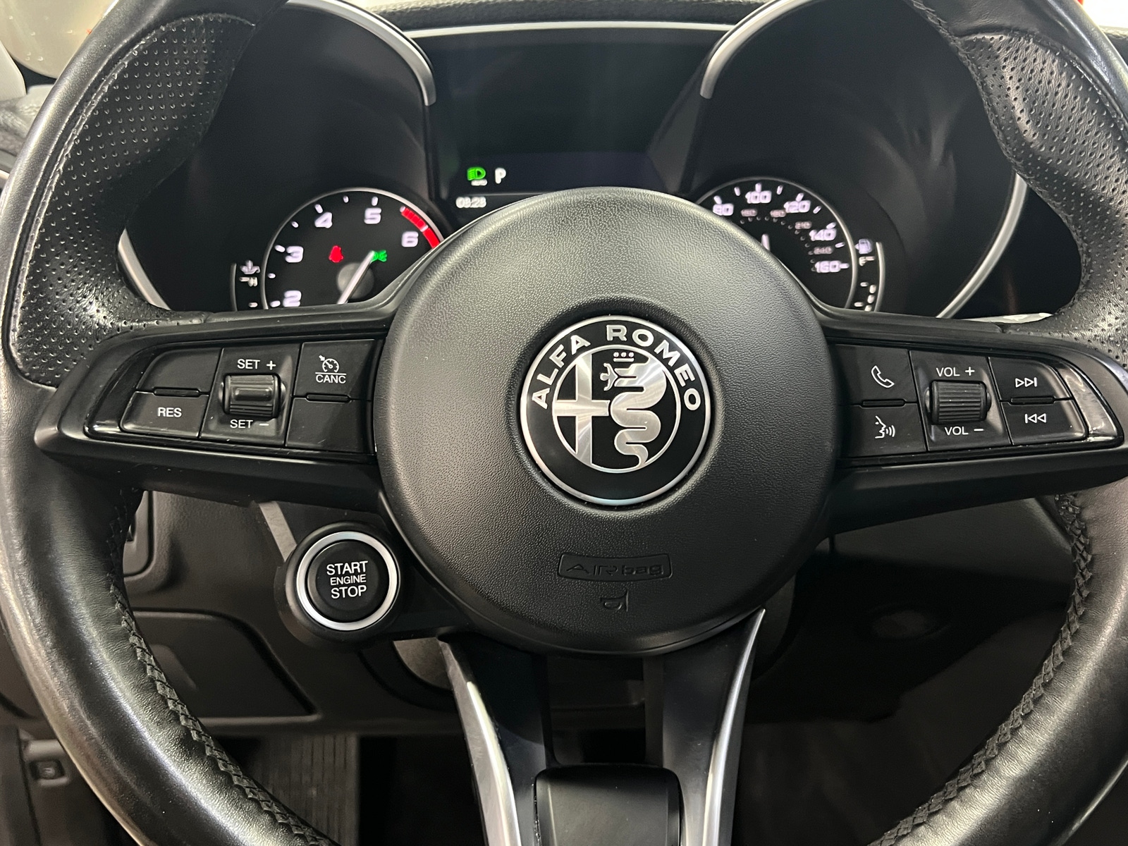 Thumbnail: 2020 Alfa Romeo Giulia - 4