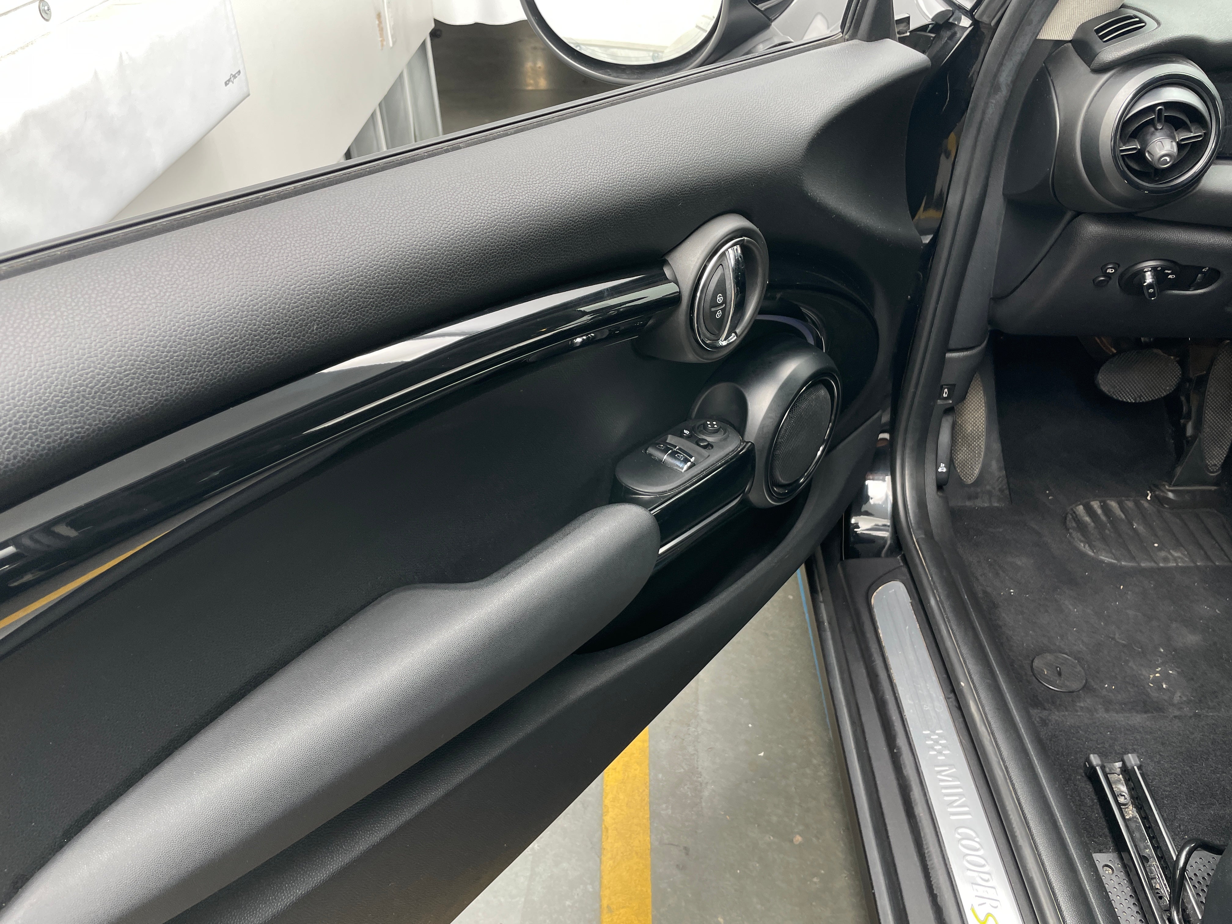 Used 2023 MINI Hardtop 2 Door SE with VIN WMW13DJ08P2T47489 for sale in Oak Creek, WI