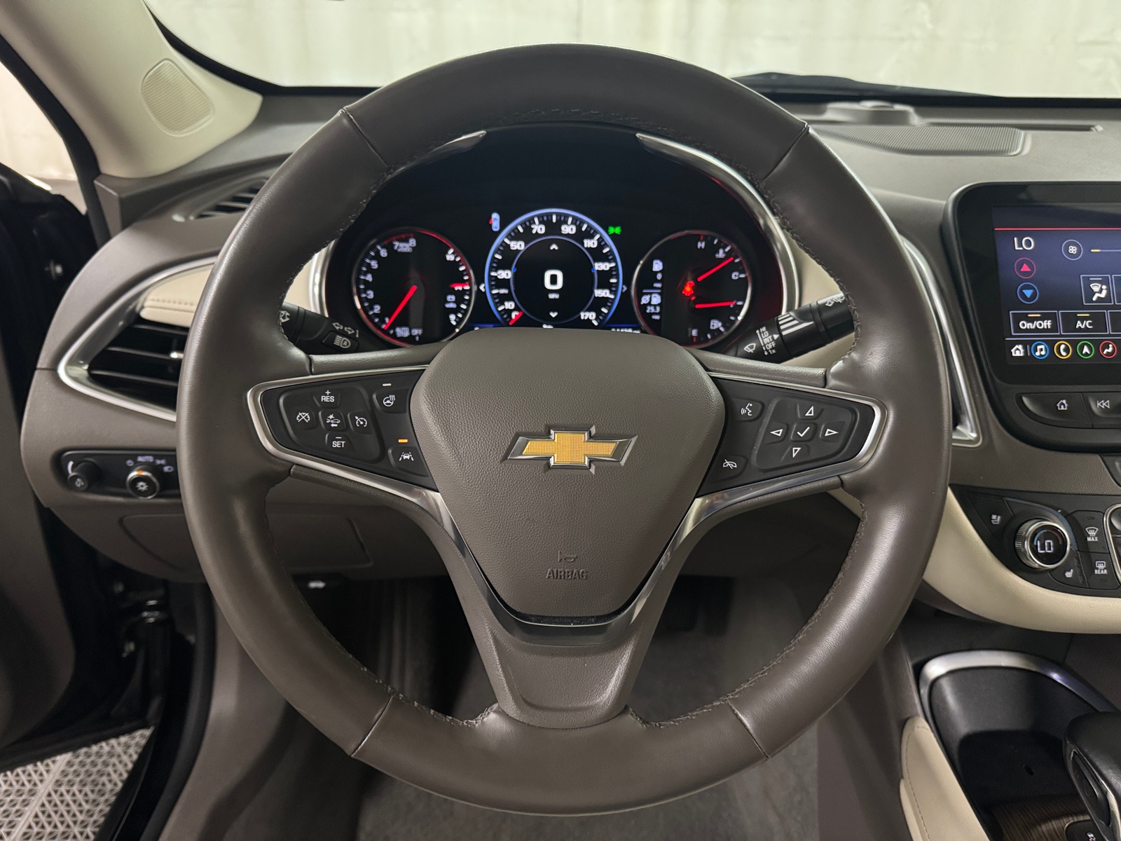 Thumbnail: 2024 Chevrolet Malibu - 4