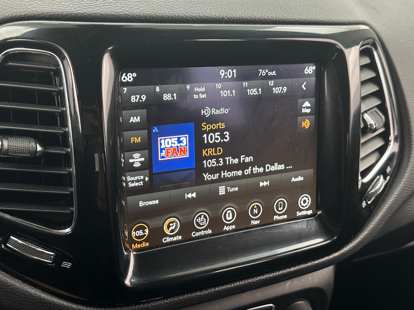 Thumbnail: 2021 Jeep Compass - 3