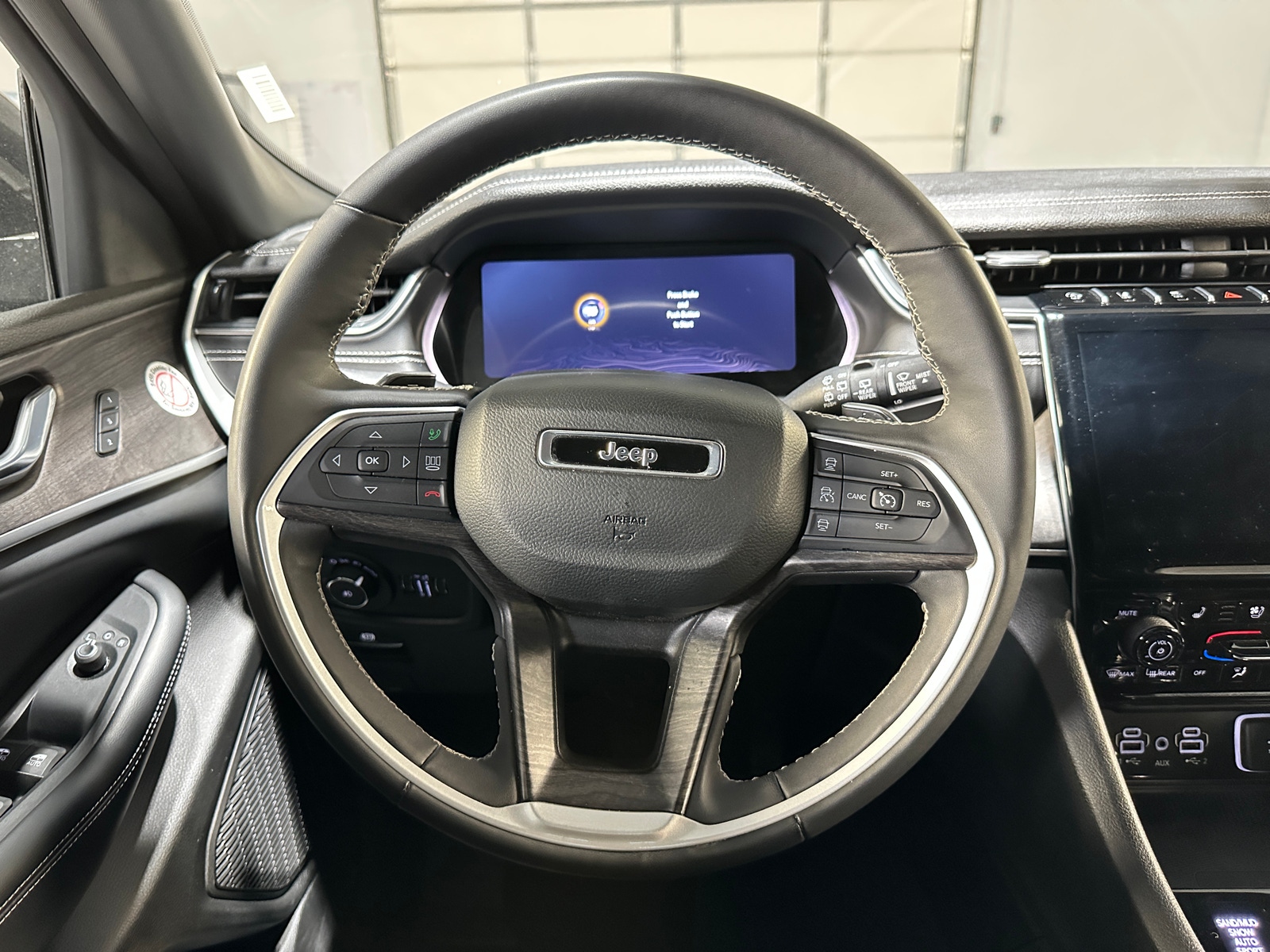 Thumbnail: 2024 Jeep Grand Cherokee L - 4