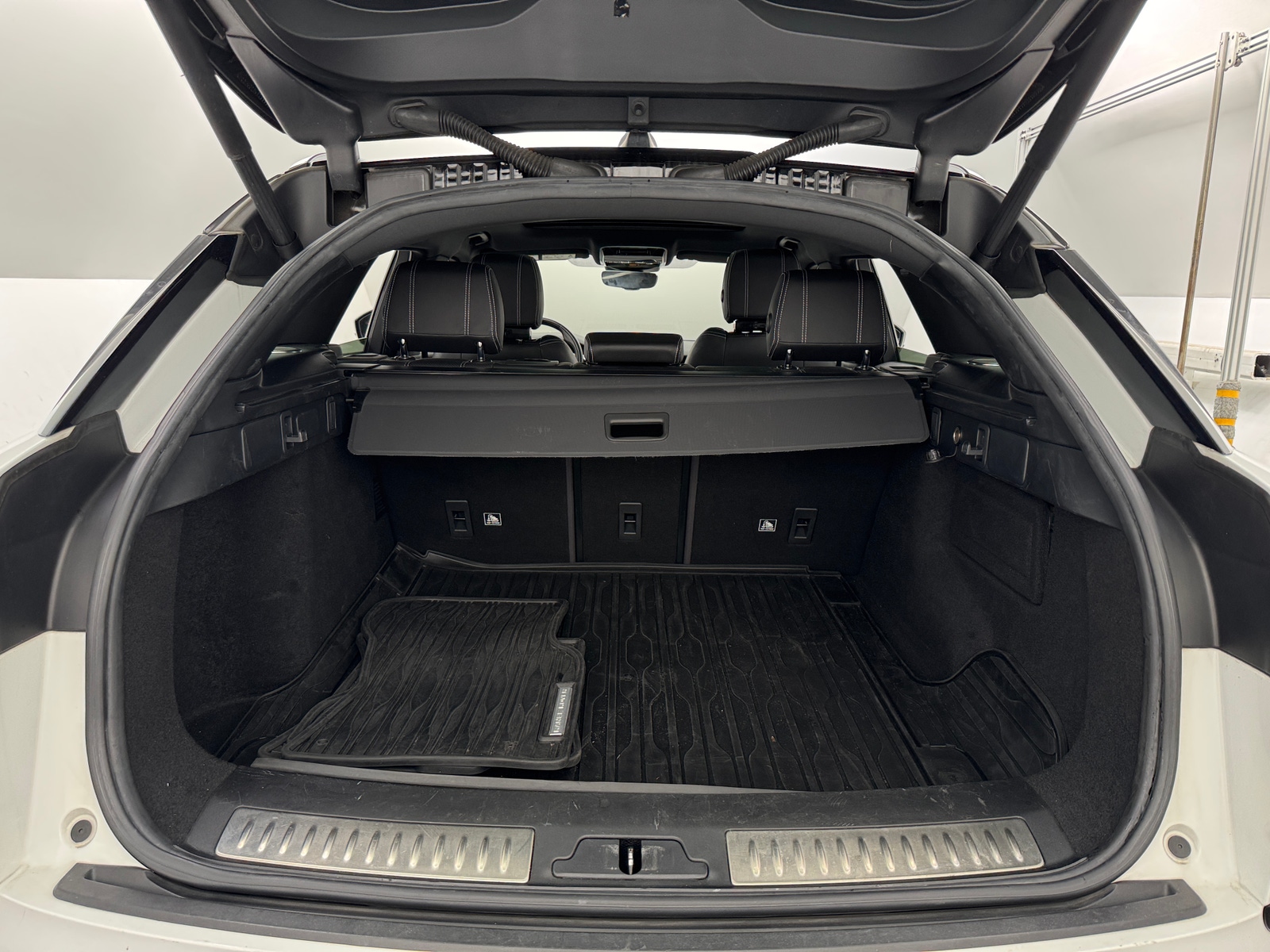 Thumbnail: 2019 Land Rover Range Rover Velar - 6