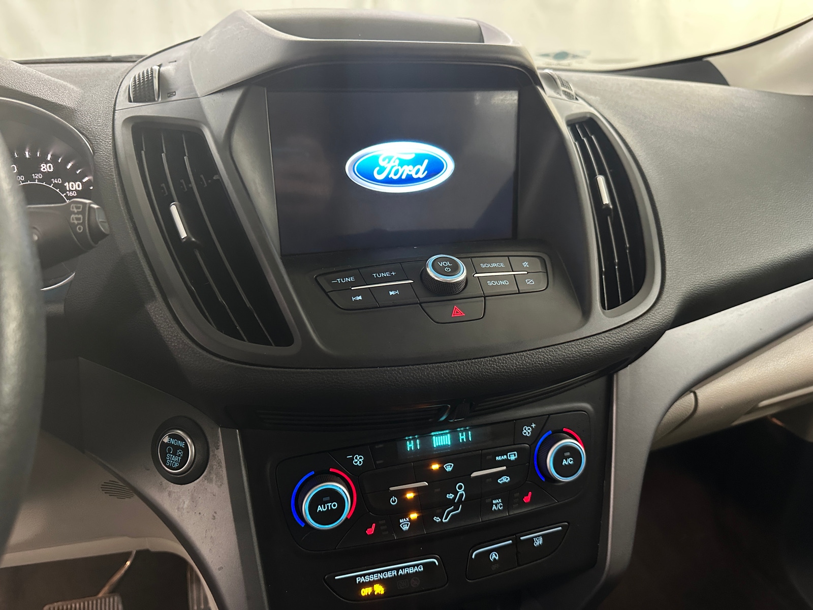 Thumbnail: 2019 Ford Escape - 3