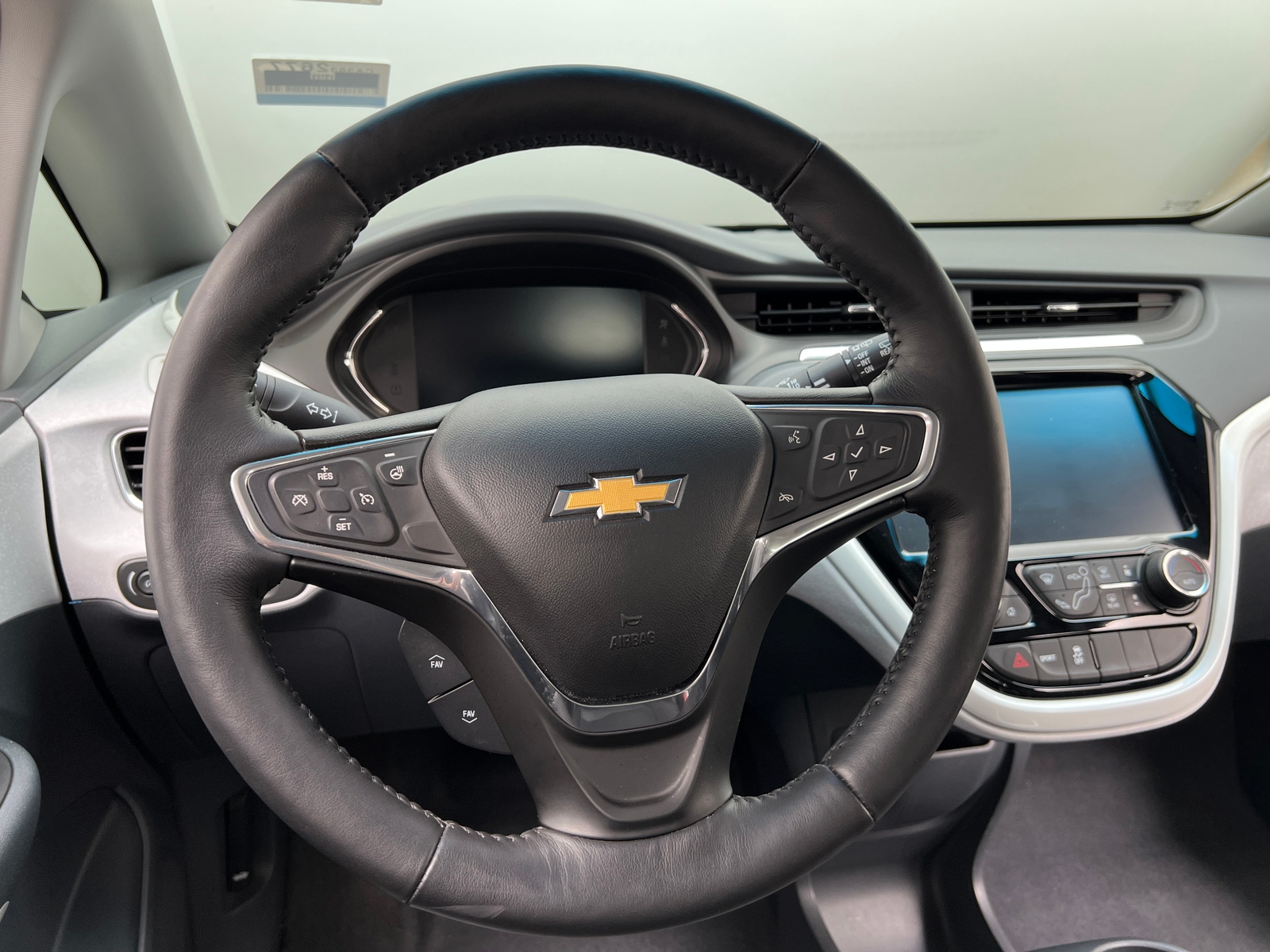 Thumbnail: 2017 Chevrolet Bolt EV - 4