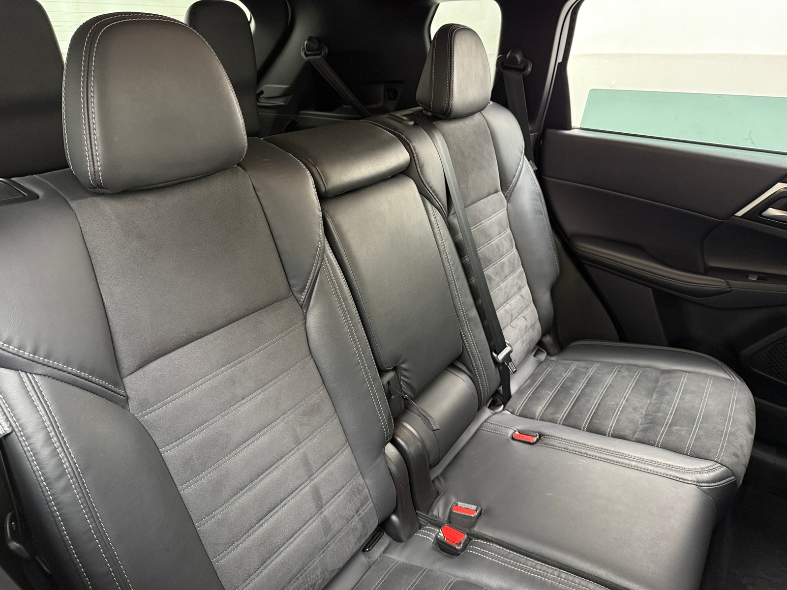 Thumbnail: 2023 Mitsubishi Outlander - 5