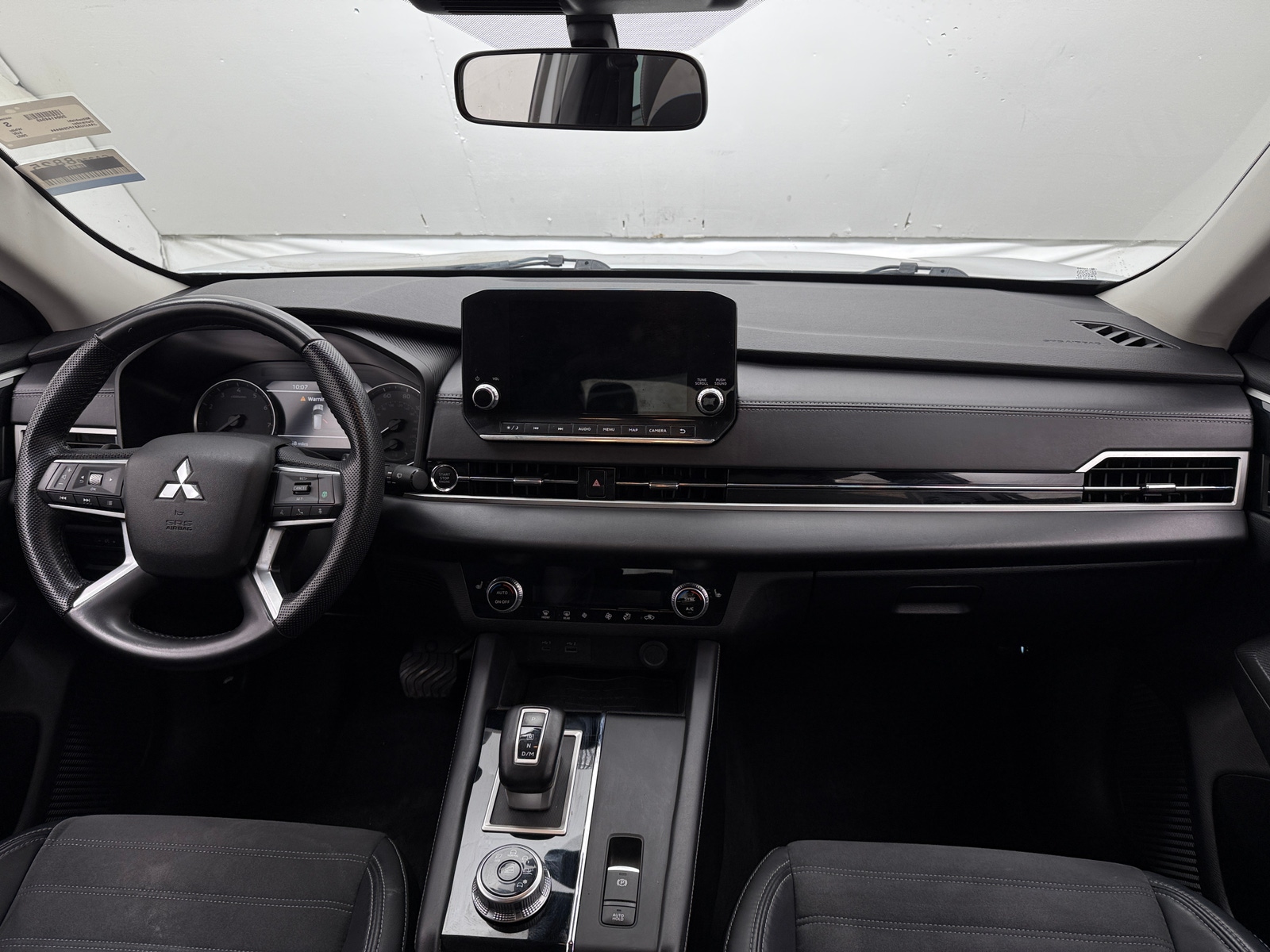 Thumbnail: 2023 Mitsubishi Outlander - 2