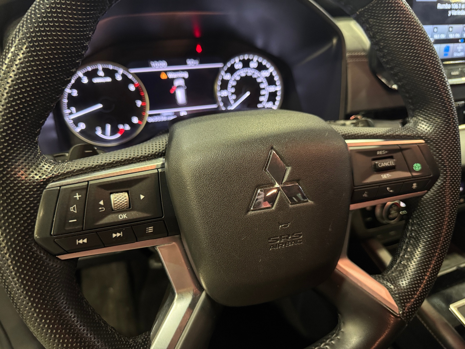 Thumbnail: 2023 Mitsubishi Outlander - 4