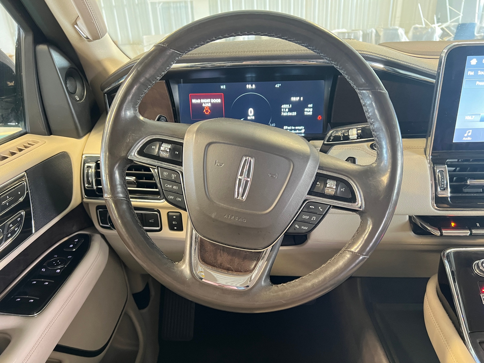 Thumbnail: 2018 Lincoln Navigator - 4
