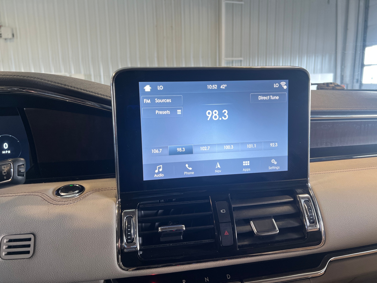 Thumbnail: 2018 Lincoln Navigator - 3