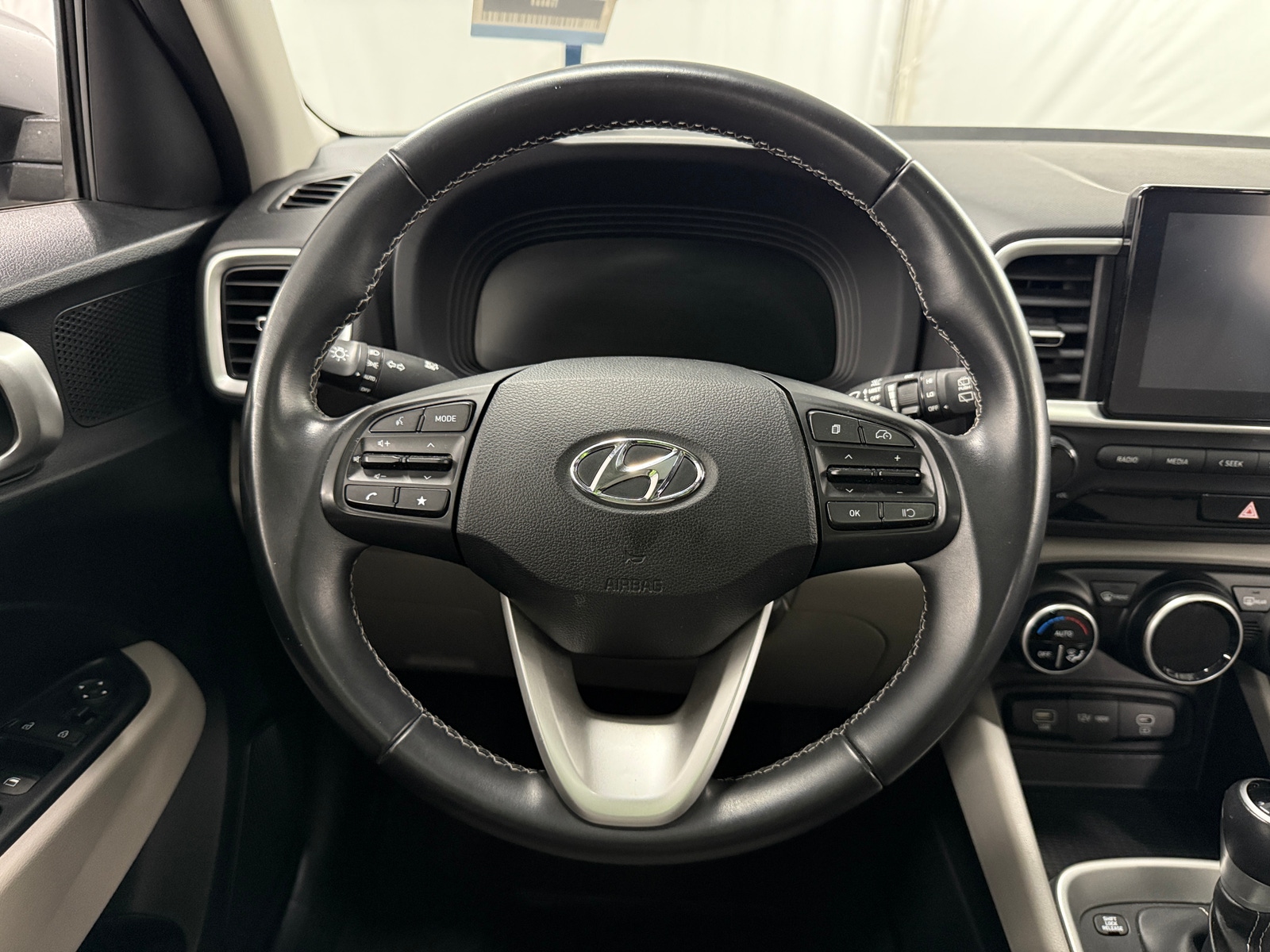 Thumbnail: 2023 Hyundai Venue - 5